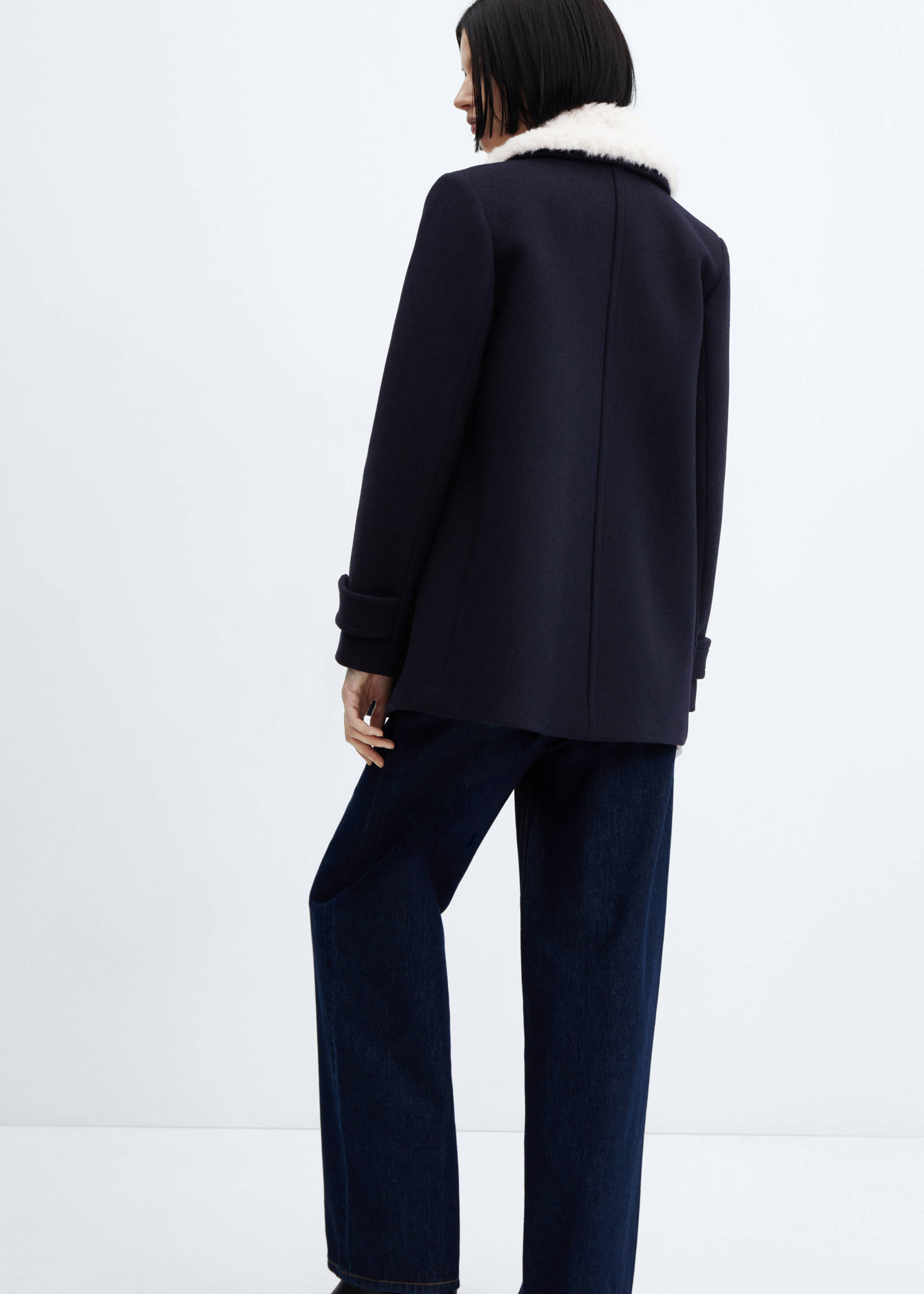 Abrigo doble botonadura cuello pelo - Reverso del artículo