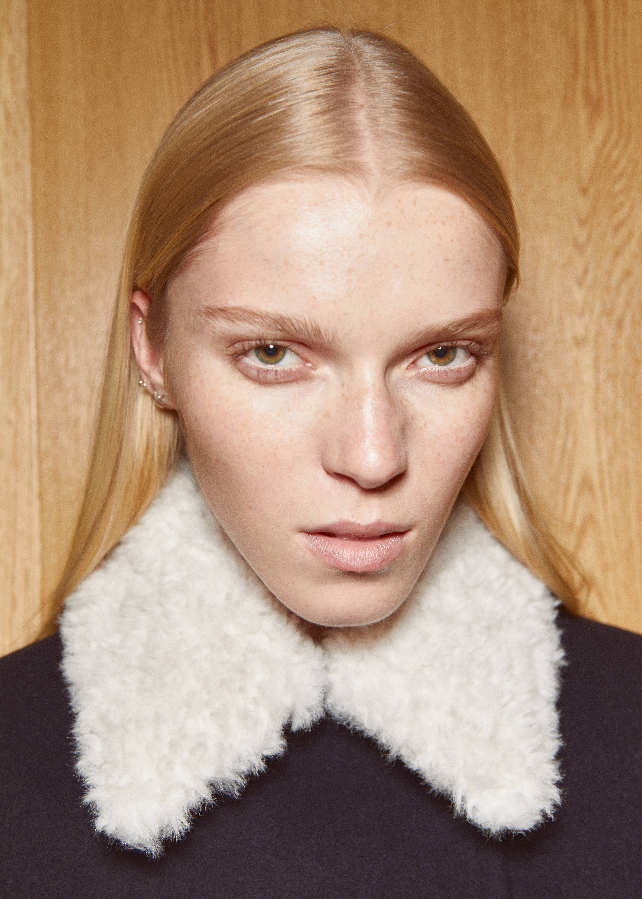 Double-breasted coat with fur-effect collar - Details of the article 7, Dark Navy. Ref: 57008270-00.