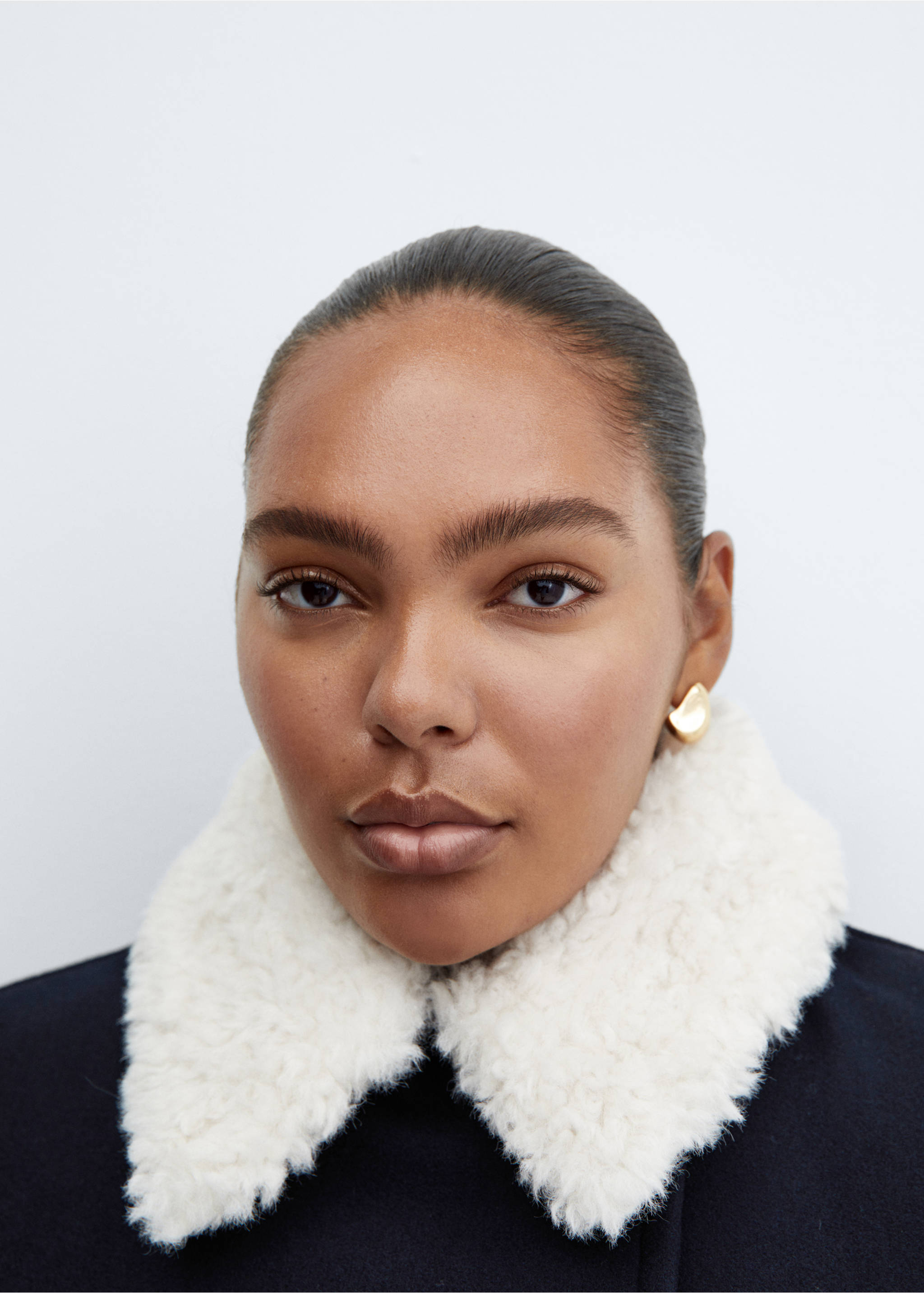 Double-breasted coat with fur-effect collar - Details of the article 4, Dark Navy. Ref: 57008270-00.