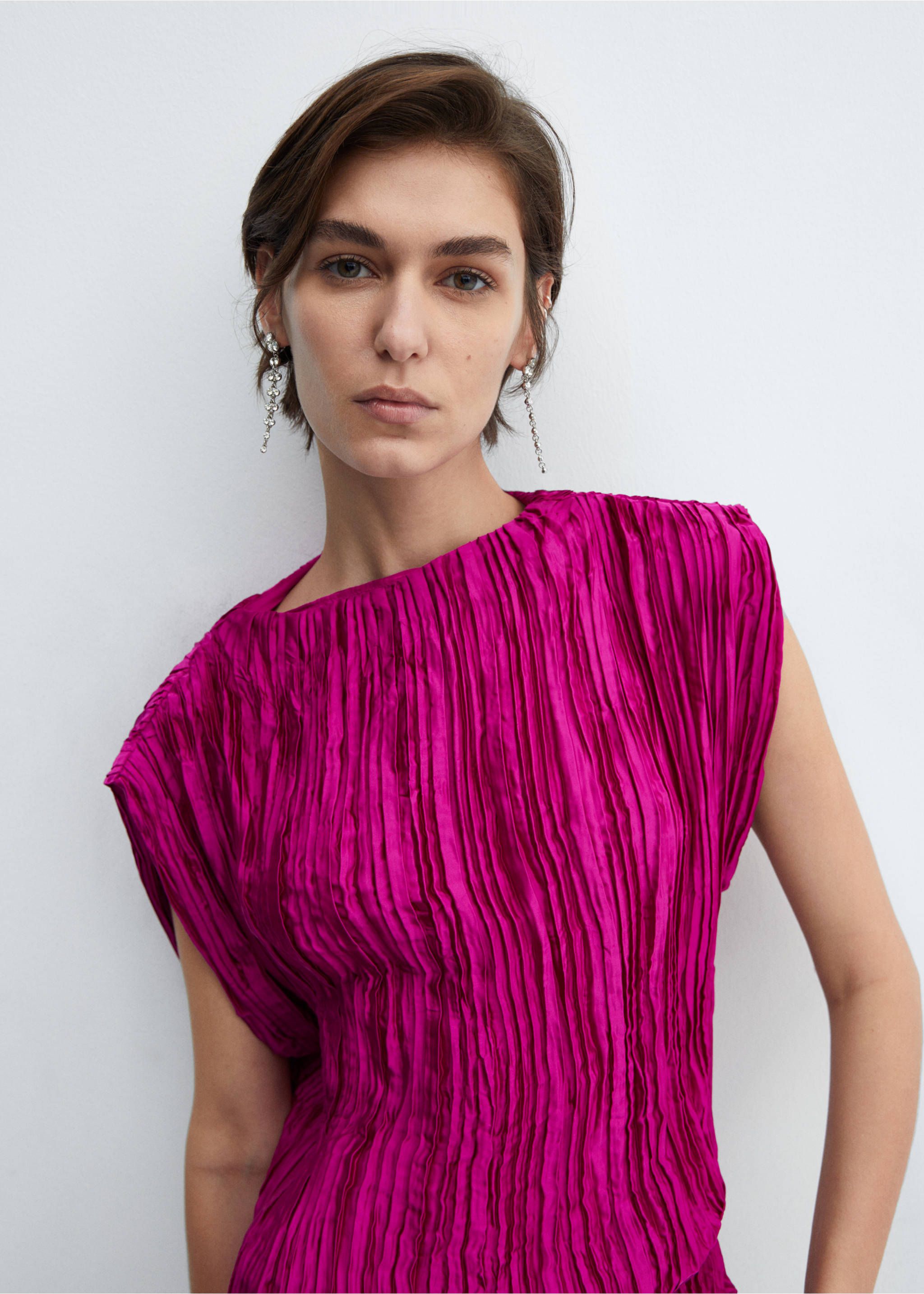 Satin pleated blouse - Details of the article 1, Fuchsia. Ref: 57009101-00.