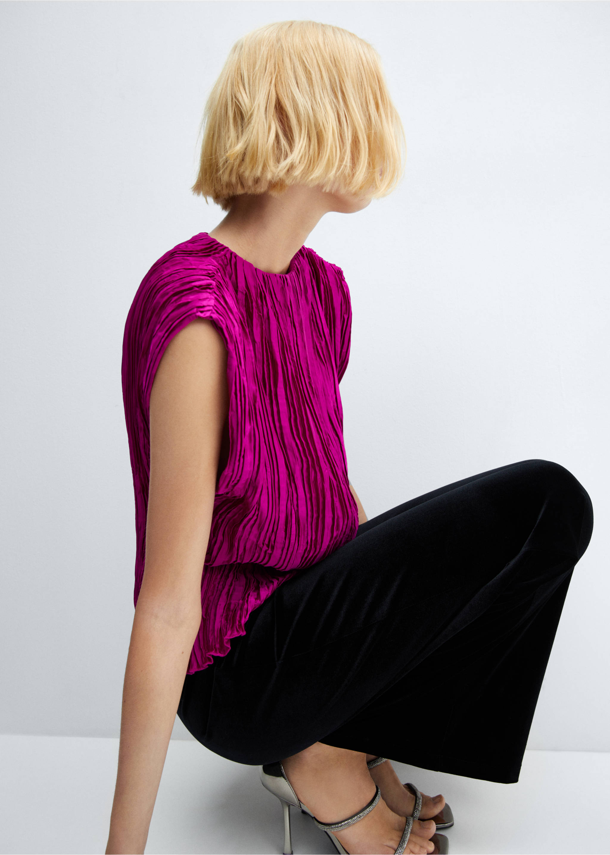 Satin pleated blouse - Details of the article 2, Fuchsia. Ref: 57009101-00.