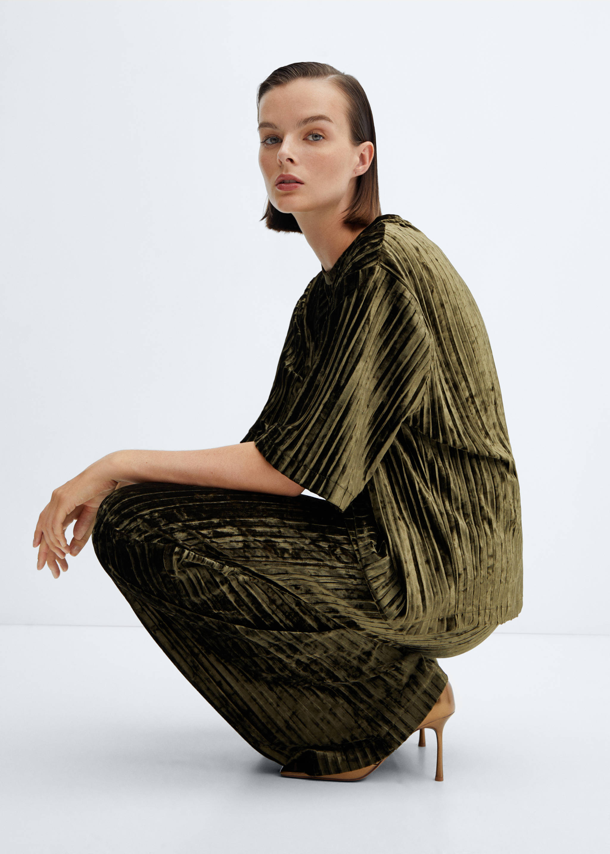 Velvet pleated T-shirt - Details of the article 2