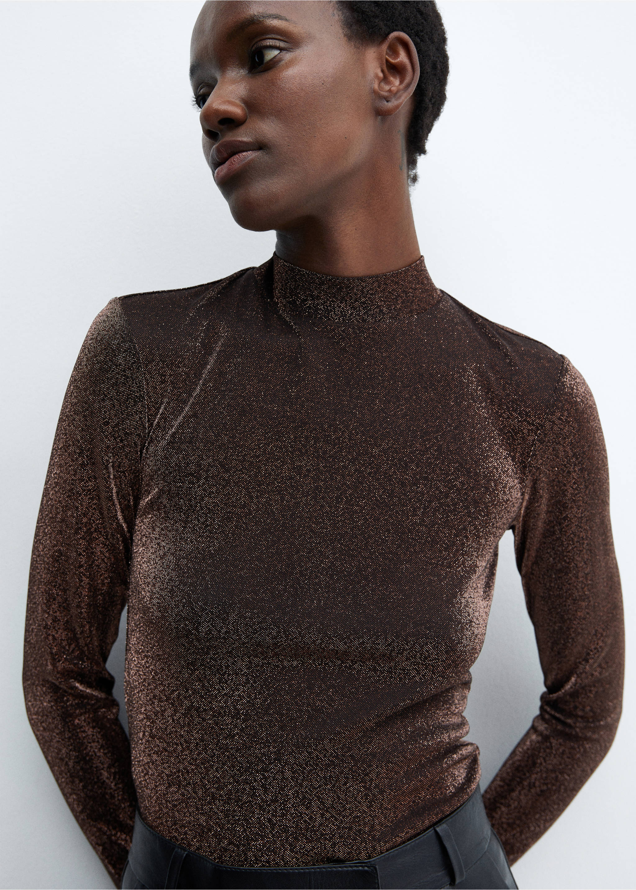 Lurex t-shirt with perkins neck - Details of the article 1, Copper. Ref: 57009104-00.