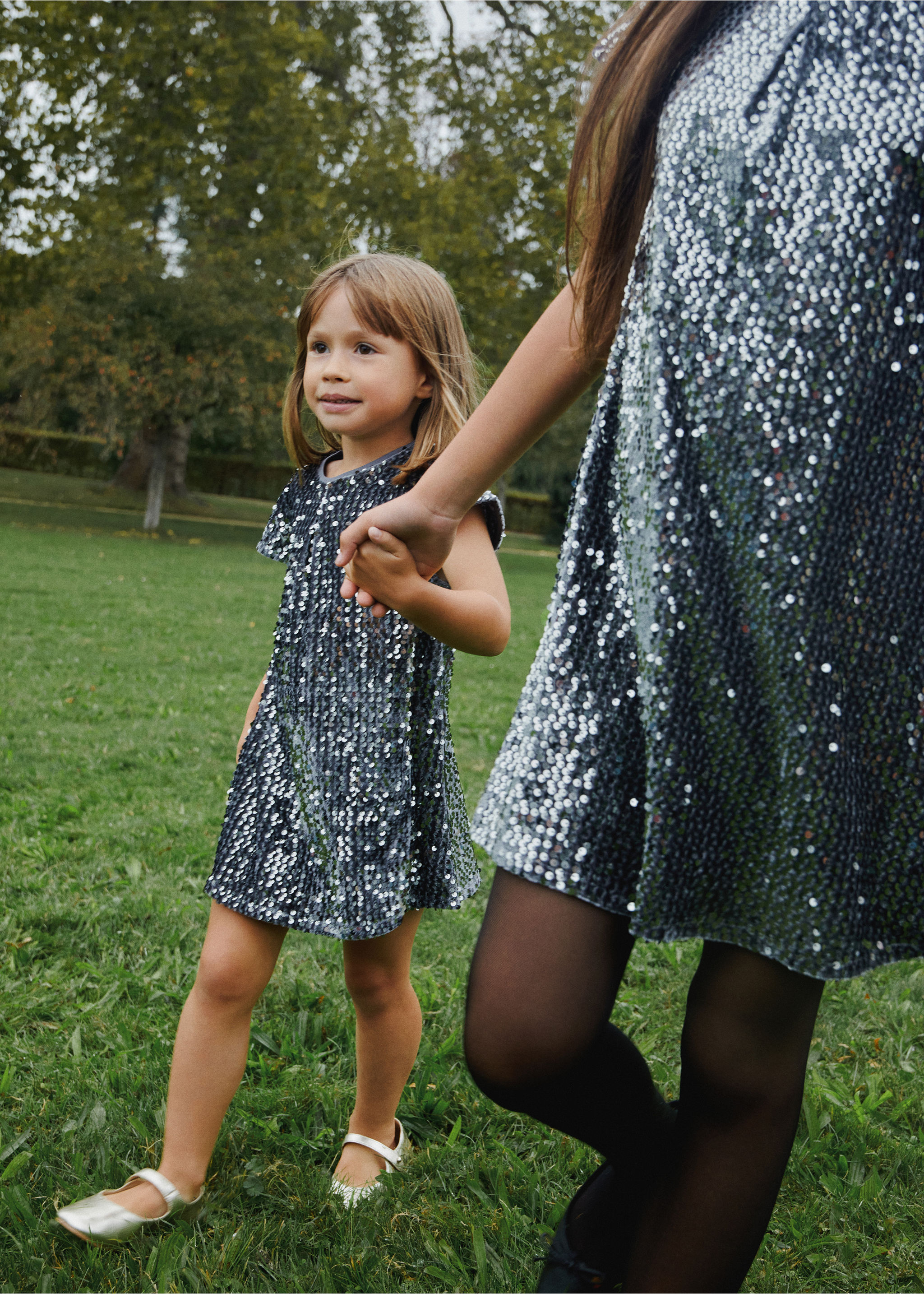 Sequined dress - General plane