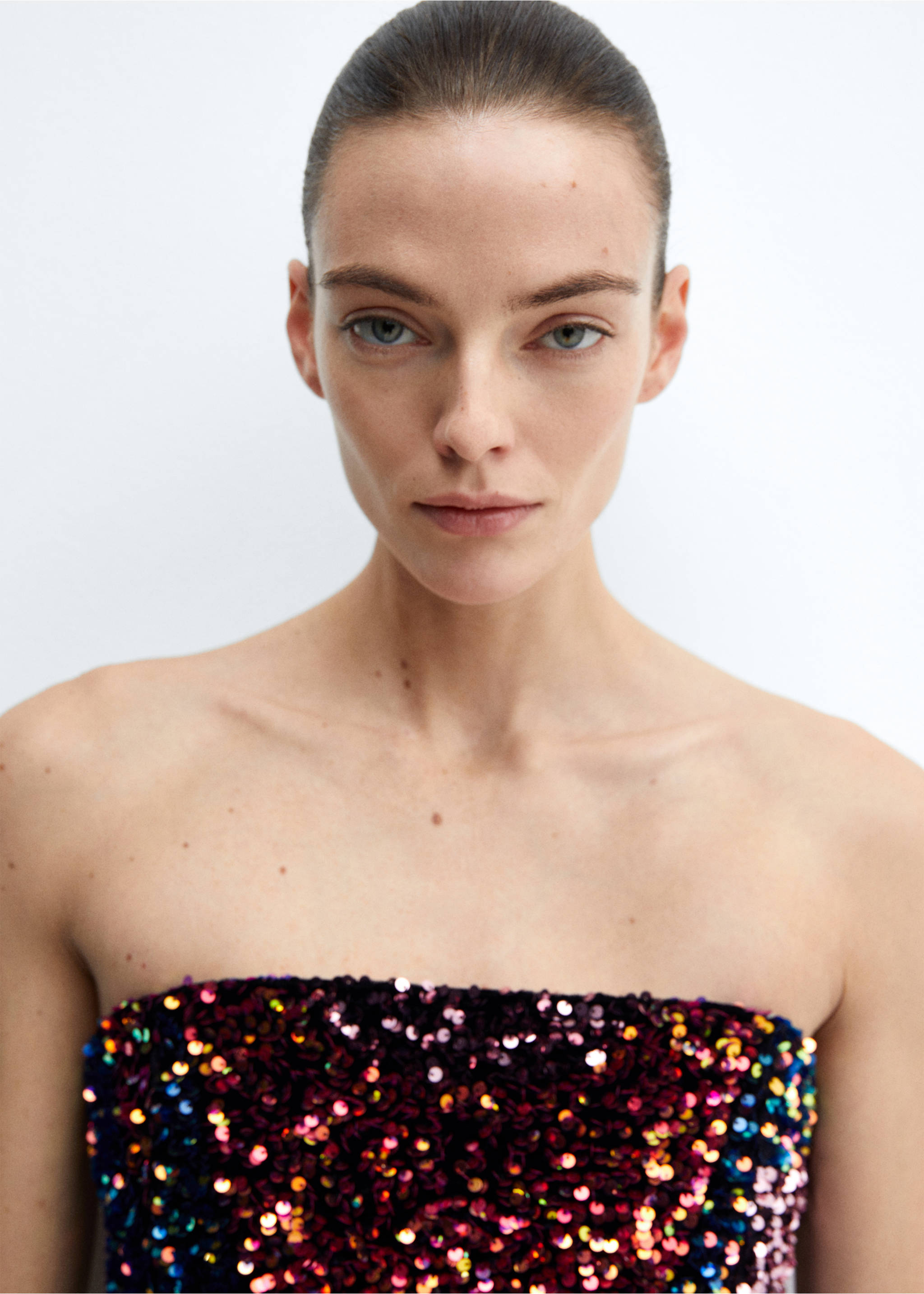 Strapless sequin dress - Details of the article 1, Red. Ref: 57009115-00.