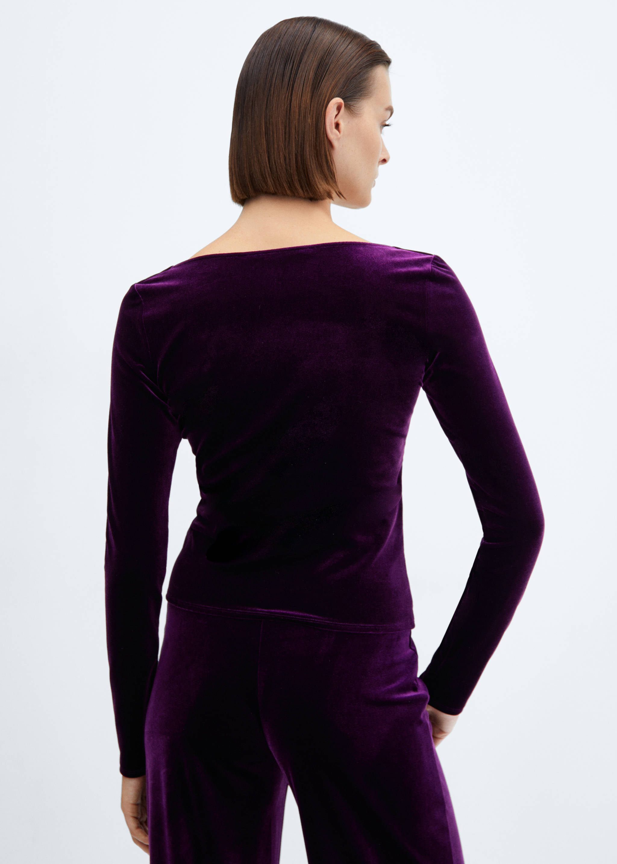 Low-cut velvet t-shirt - Details of the article 1