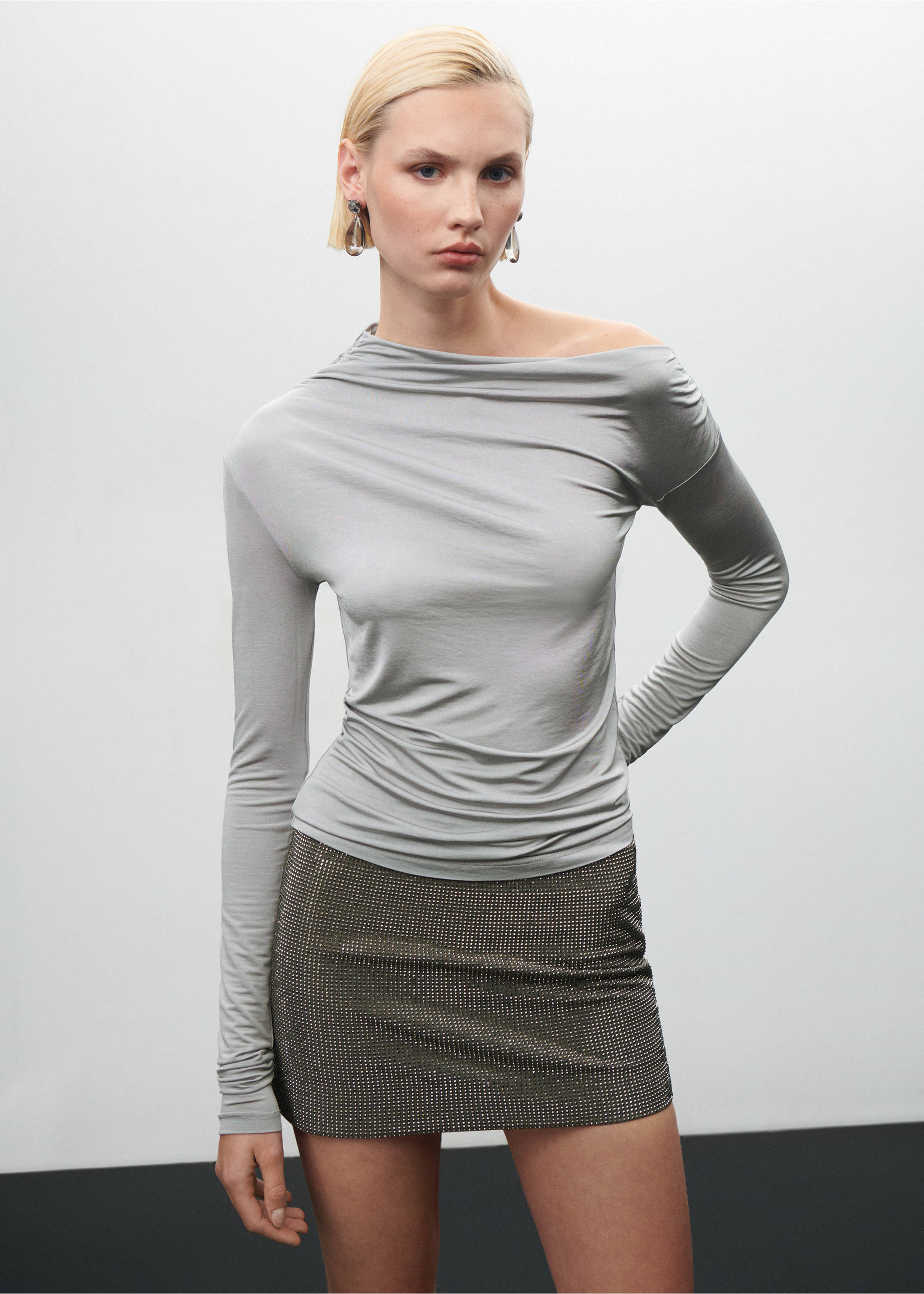 Asymmetrical ruched t-shirt - Medium plane, Light/Pastel Grey. Ref: 57009121-00.