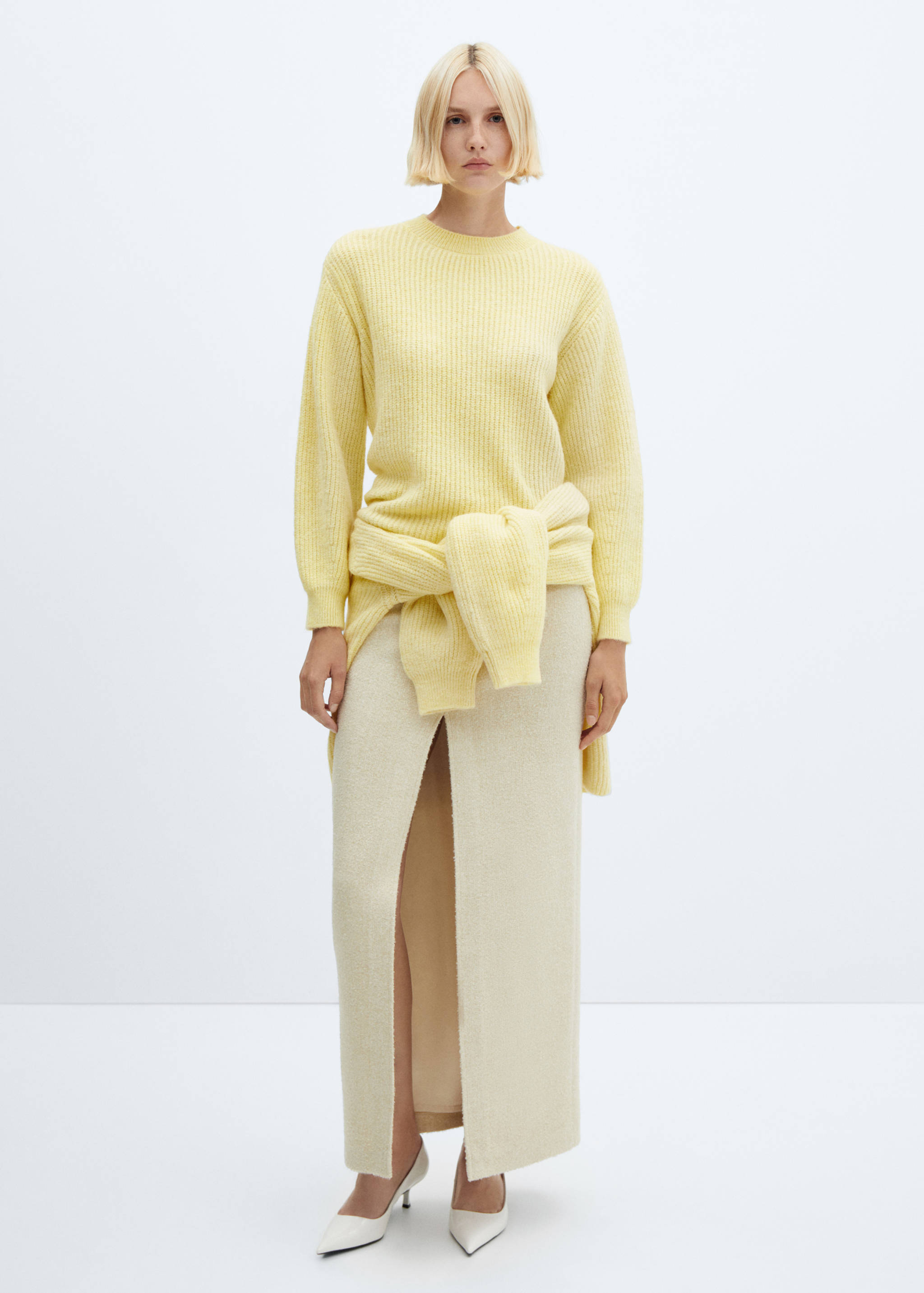 Round-neck knitted sweater - General plane