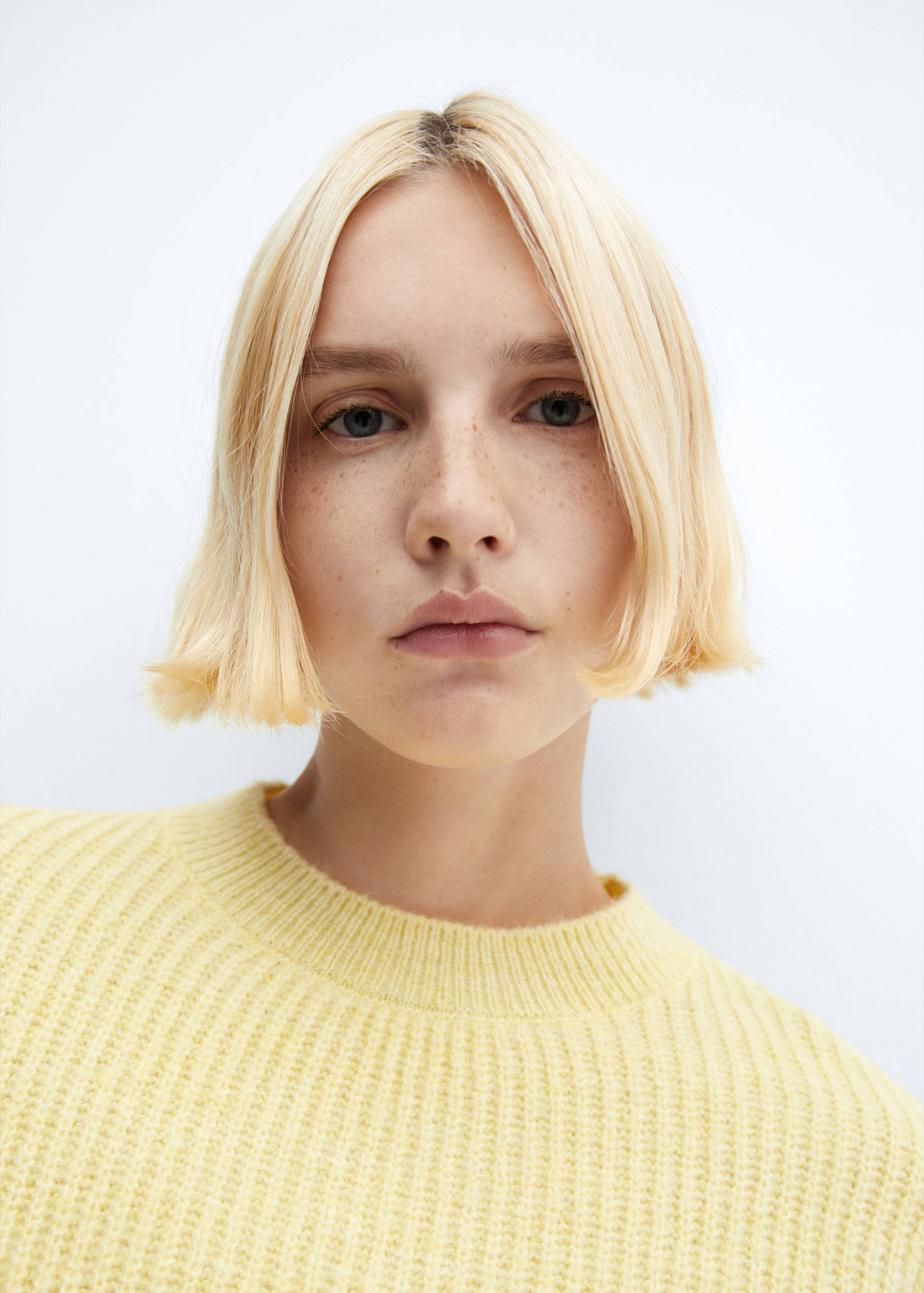 Round-neck knitted sweater - Details of the article 1