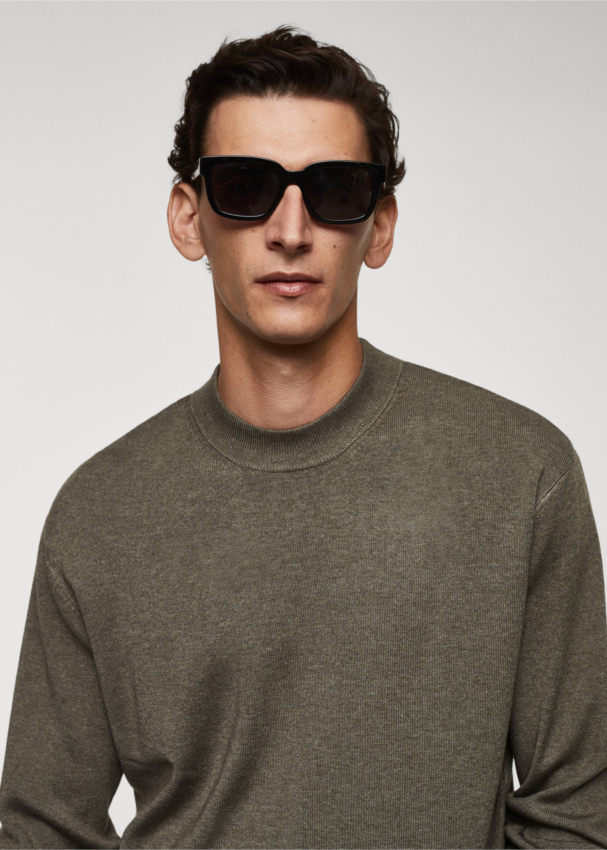 High collar wool sweater - Details of the article 1, Medium Brown. Ref: 57009408-00.