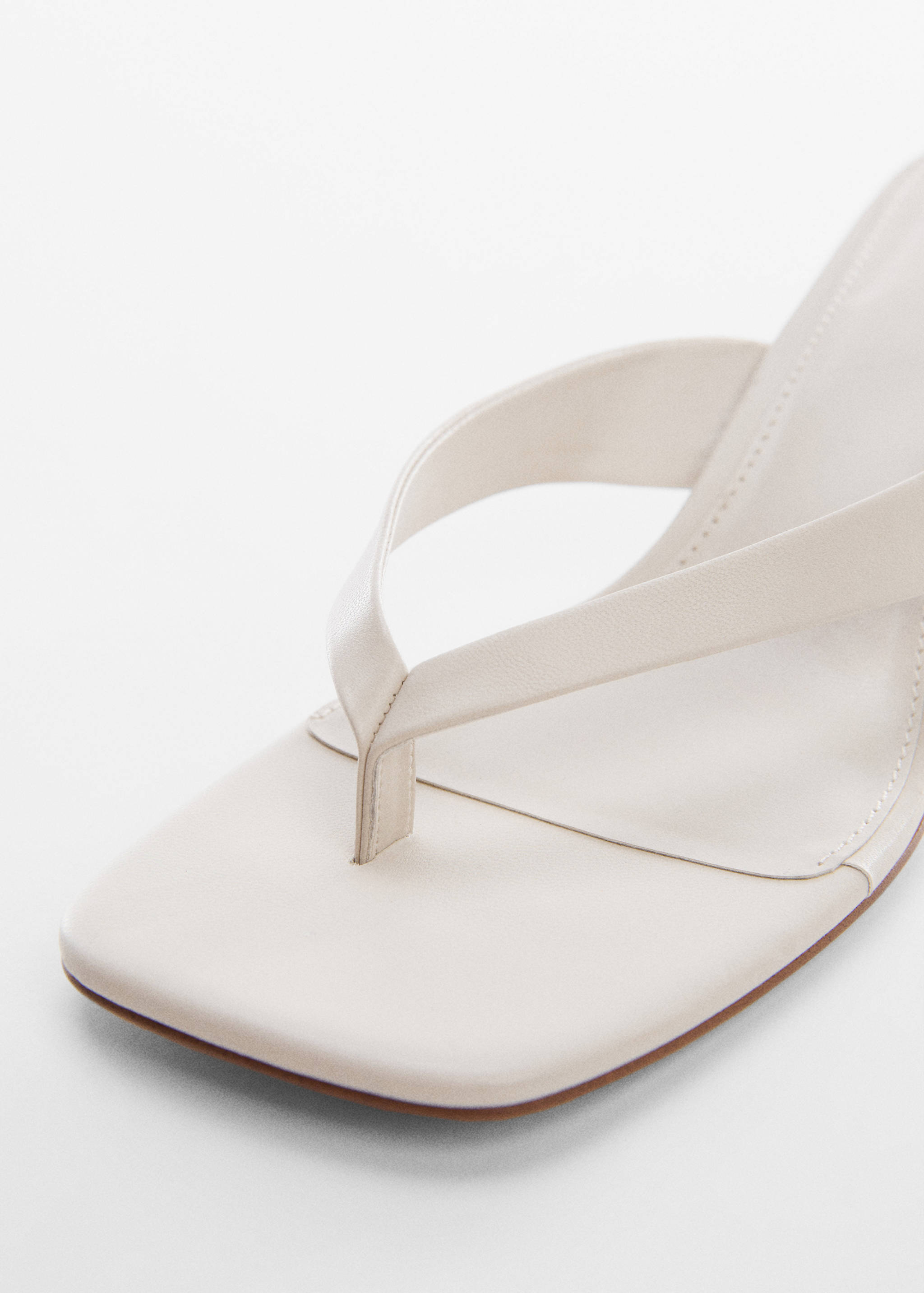 Kitten heel sandals - Details of the article 2