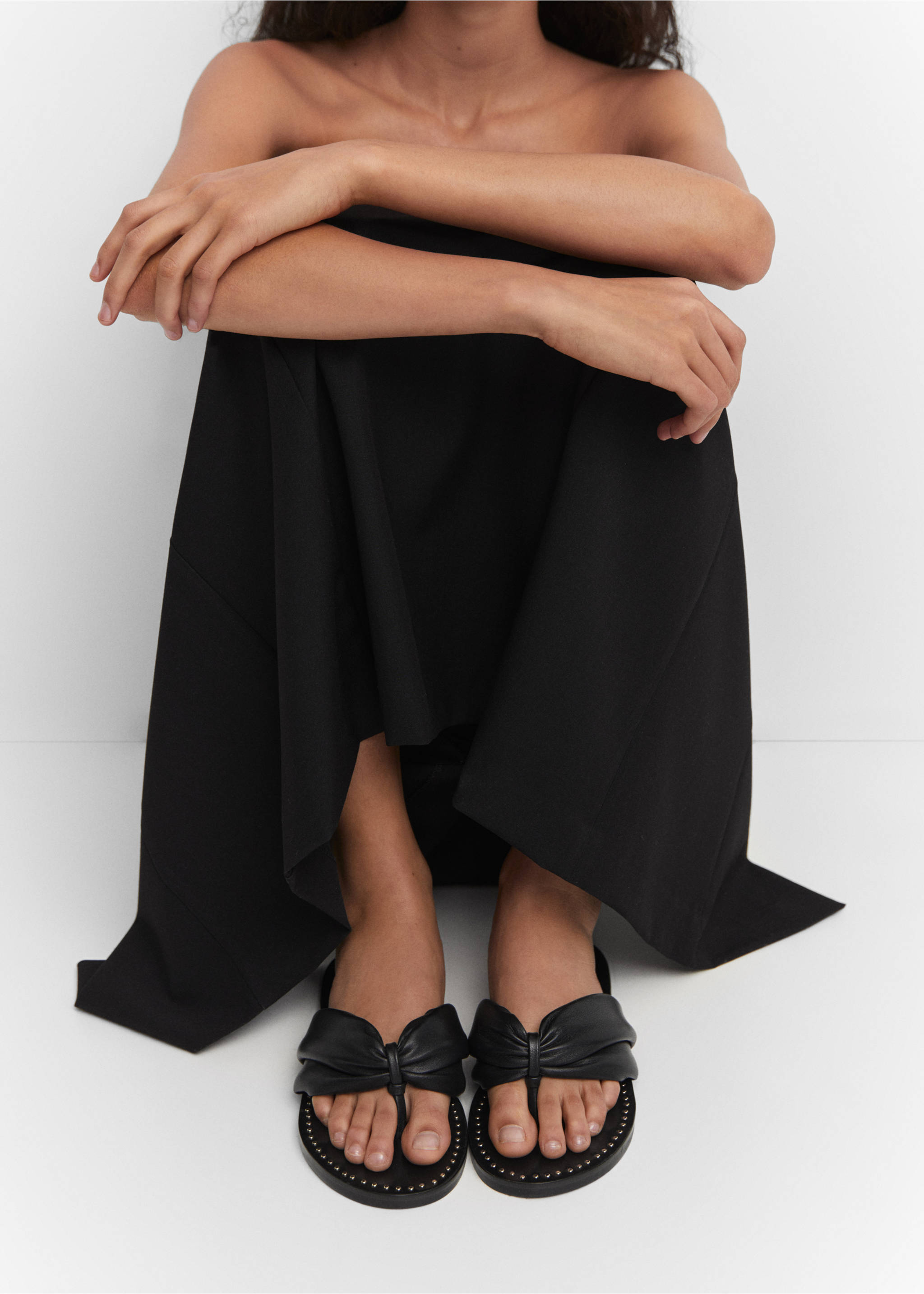 Studded leather sandals - Details of the article 9, Black. Ref: 57010038-00.