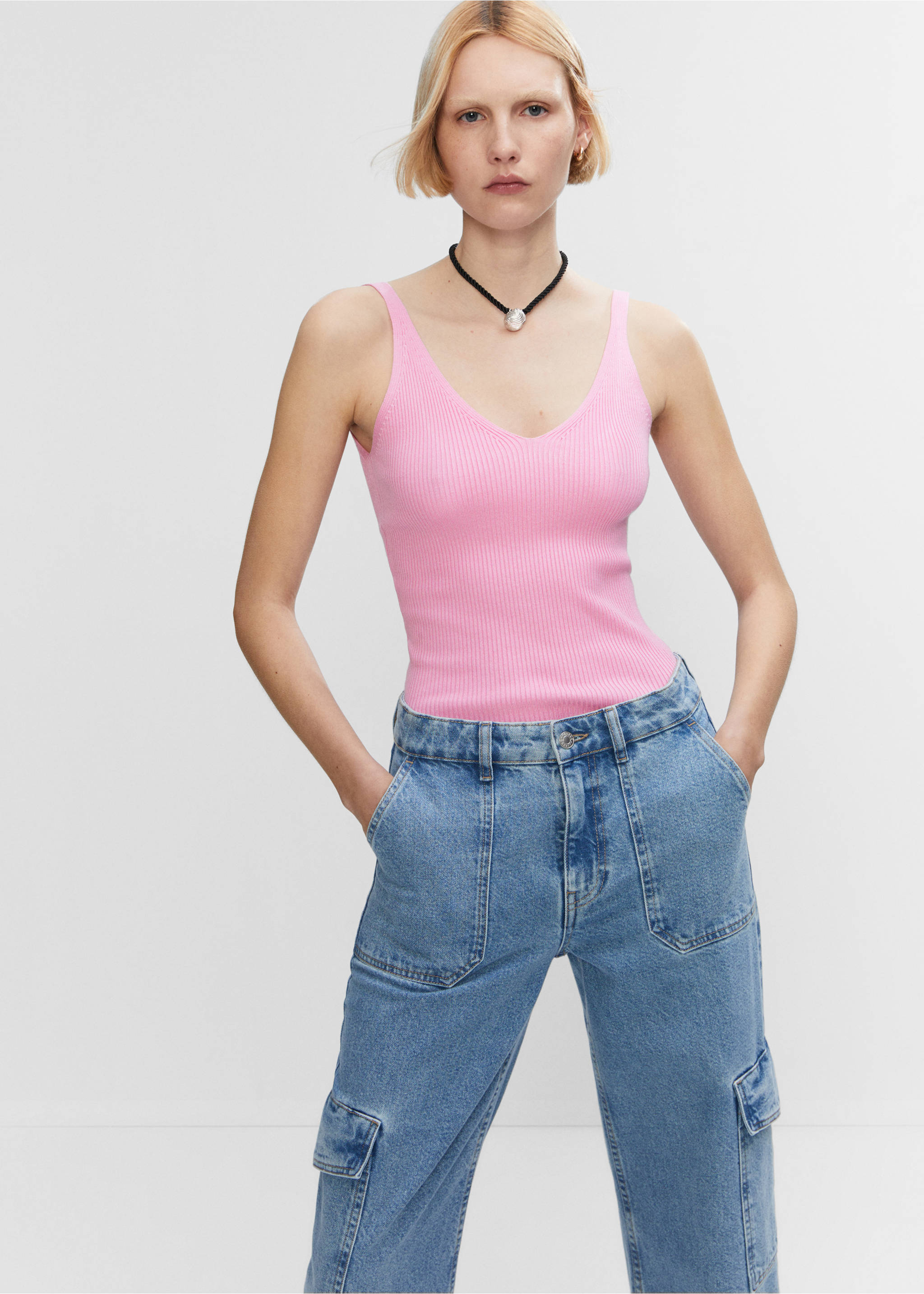 V-neck knitted top - Medium plane, Pastel Pink. Ref: 57010252-00.