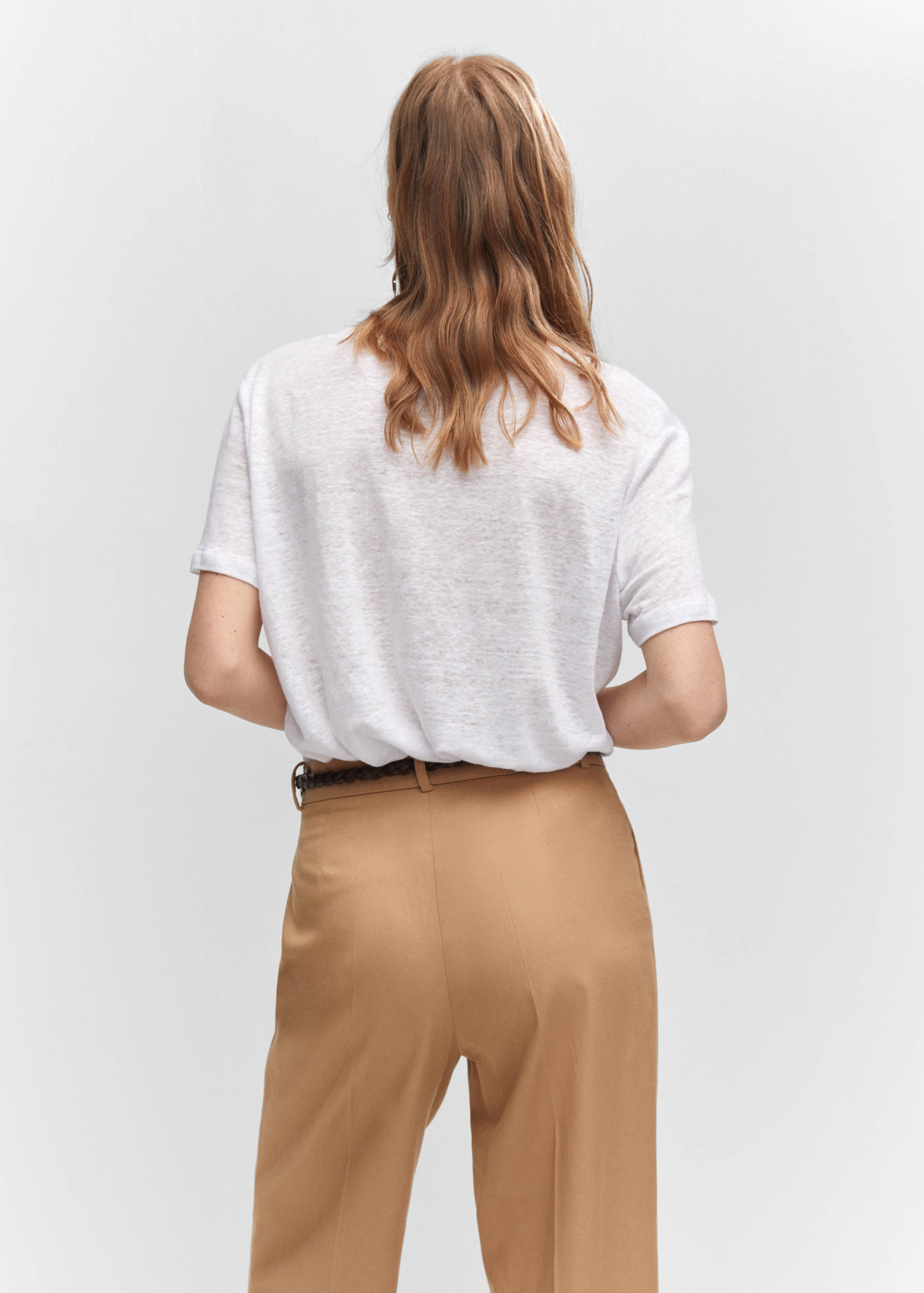 V-neck linen t-shirt - Reverse of the article