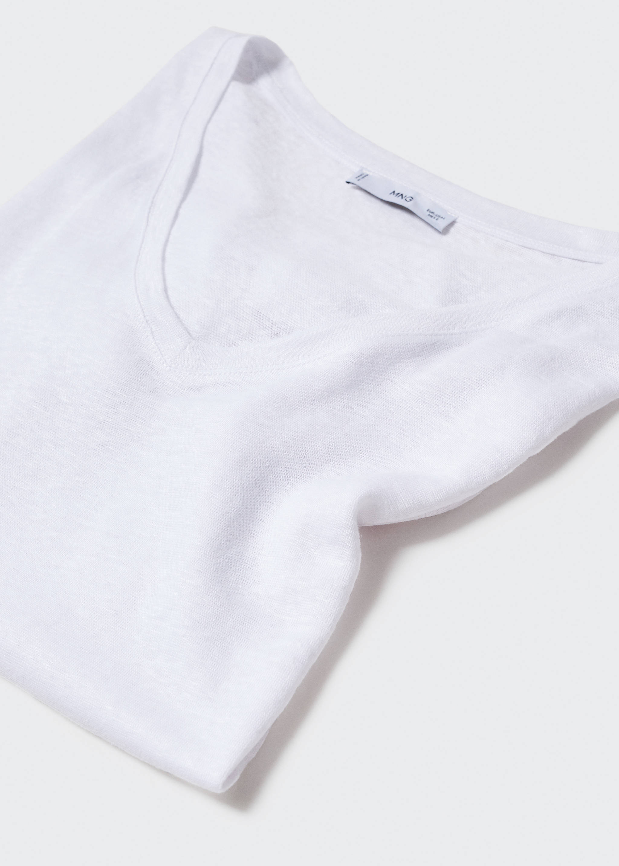 V-neck linen t-shirt - Details of the article 8