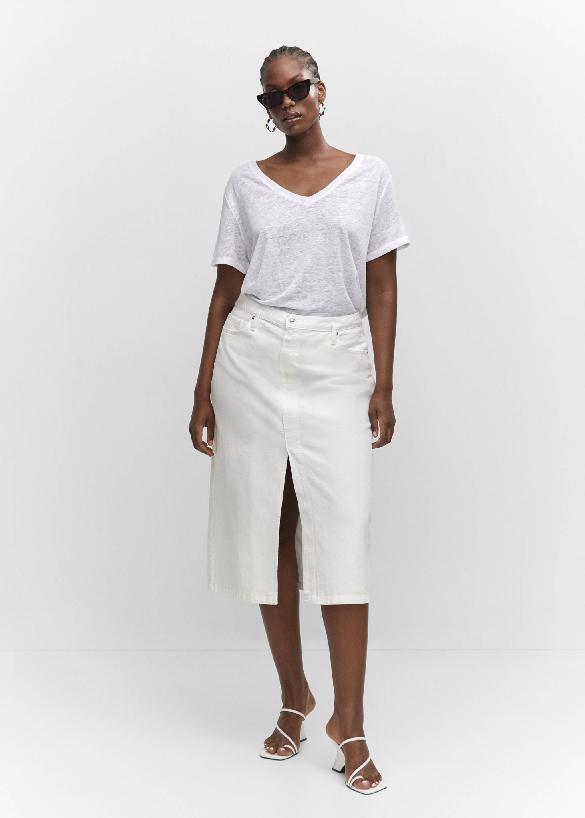 V-neck linen t-shirt - Details of the article 3