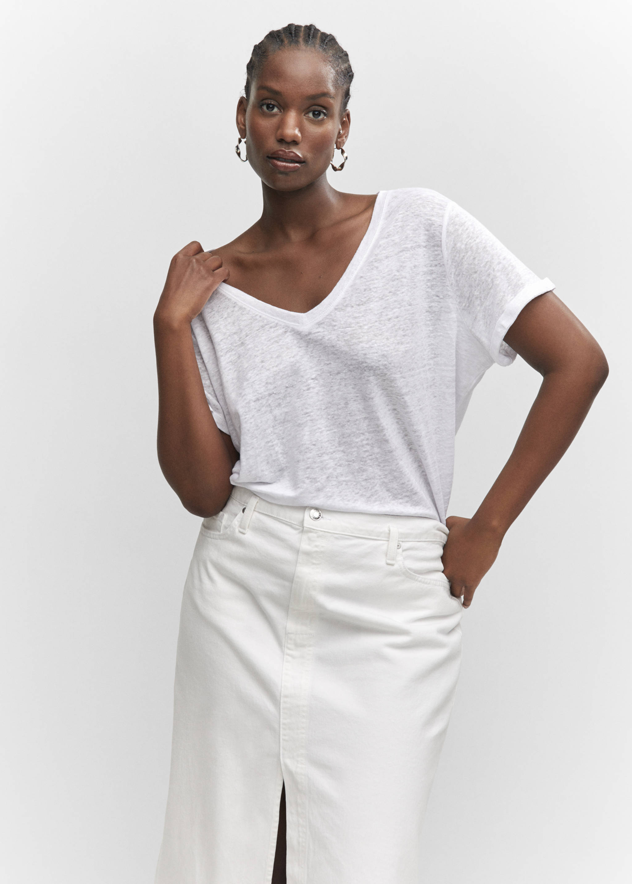 V-neck linen t-shirt - Details of the article 5