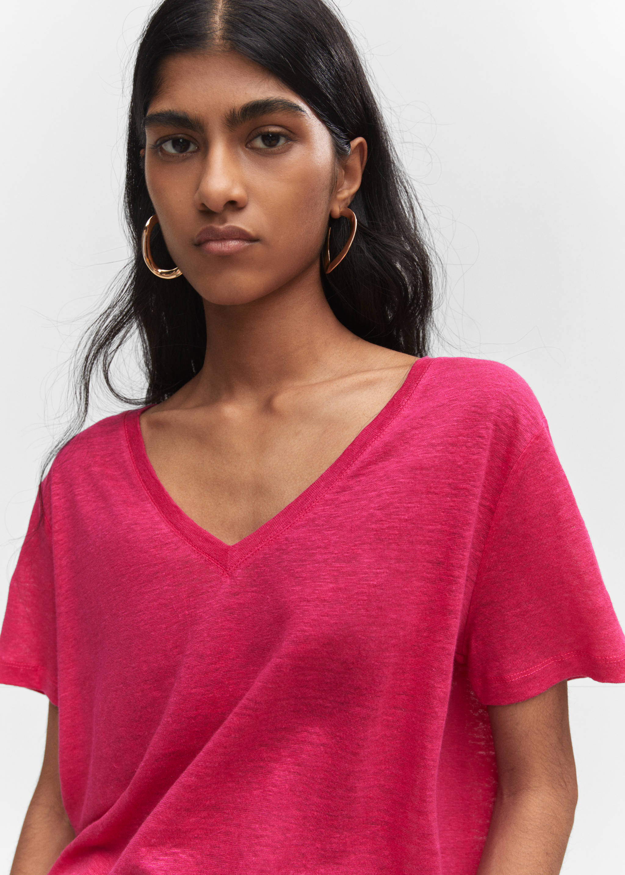 V-neck linen t-shirt - Details of the article 1