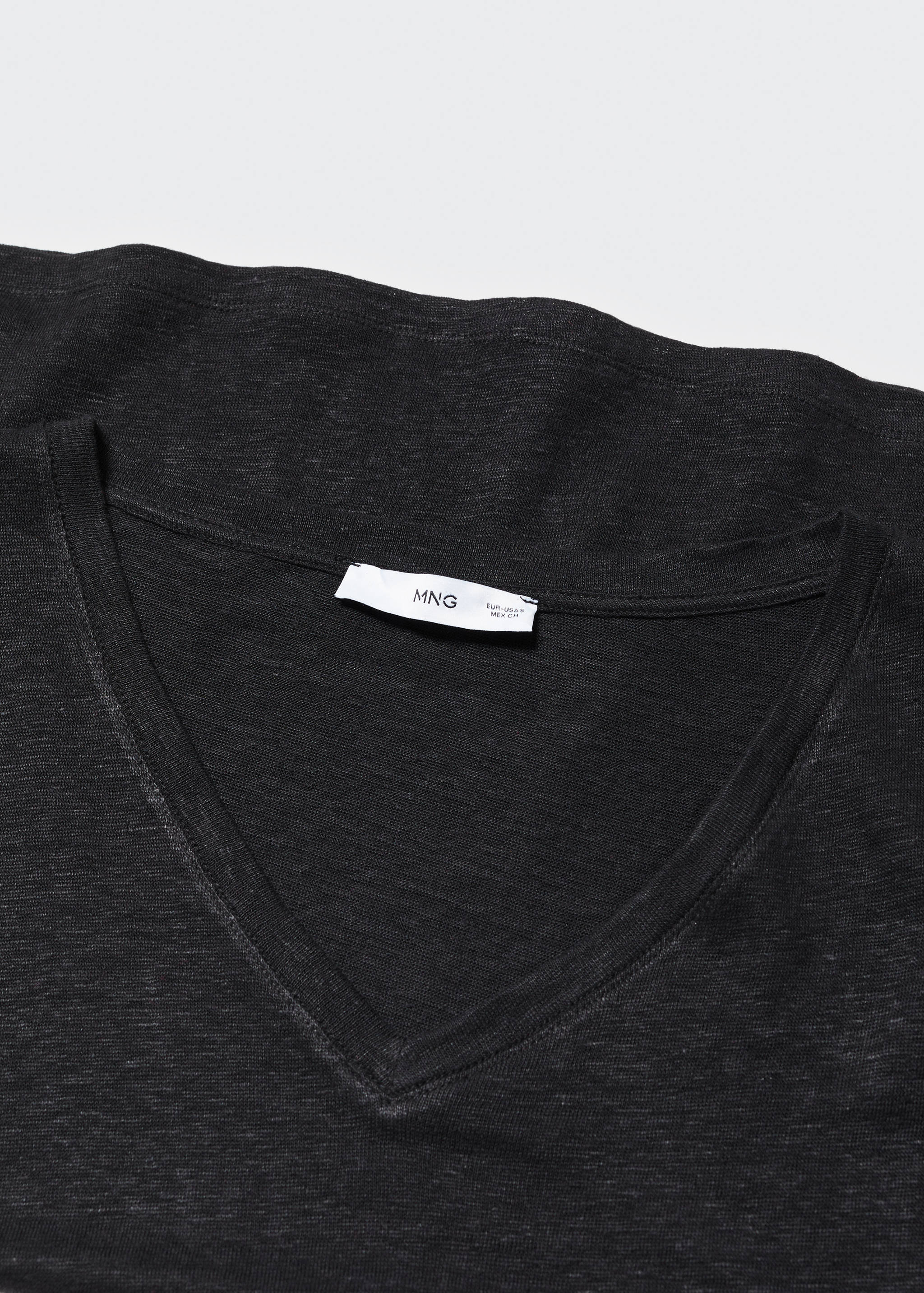 V-neck linen t-shirt - Details of the article 8
