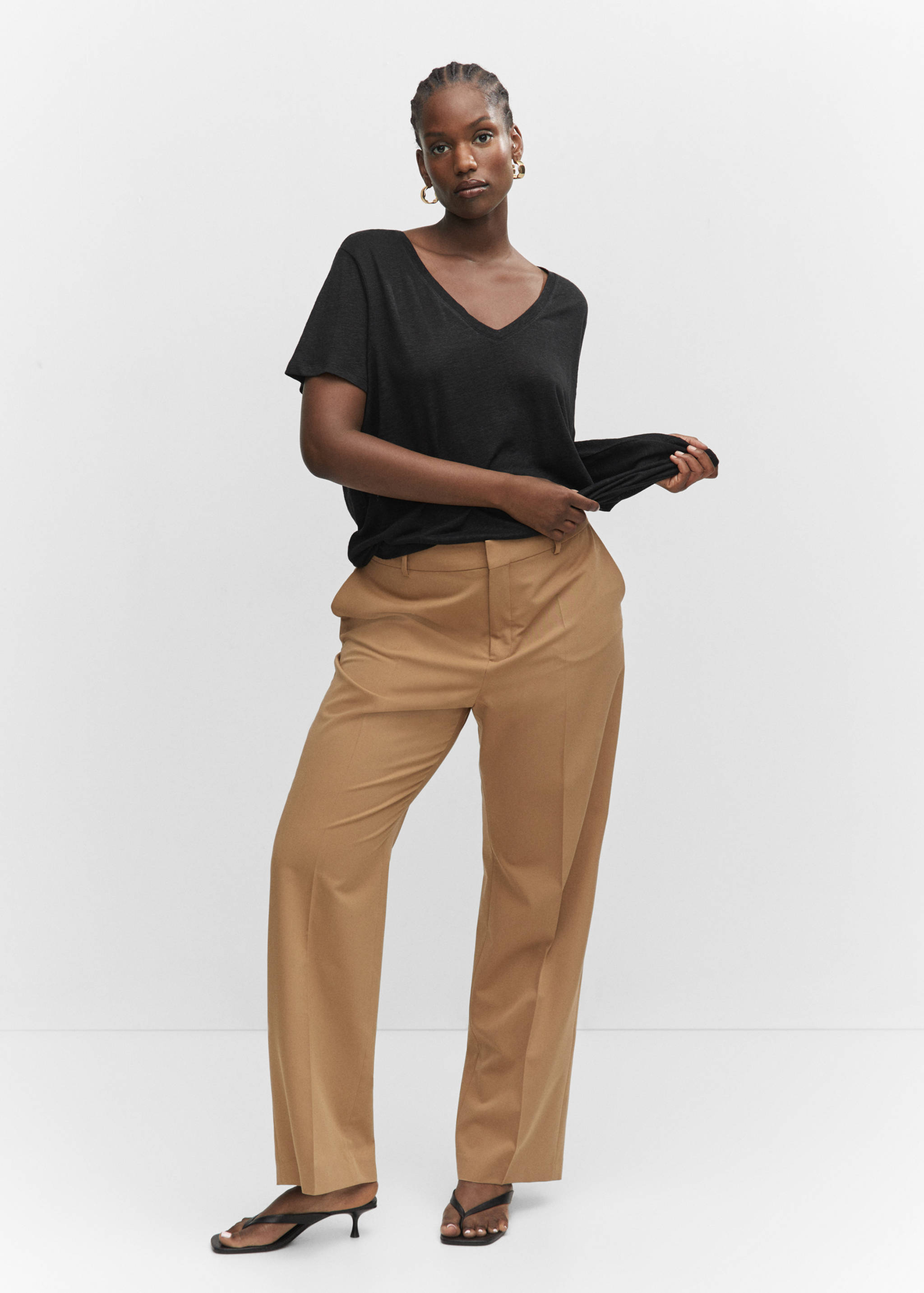 V-neck linen t-shirt - Details of the article 3