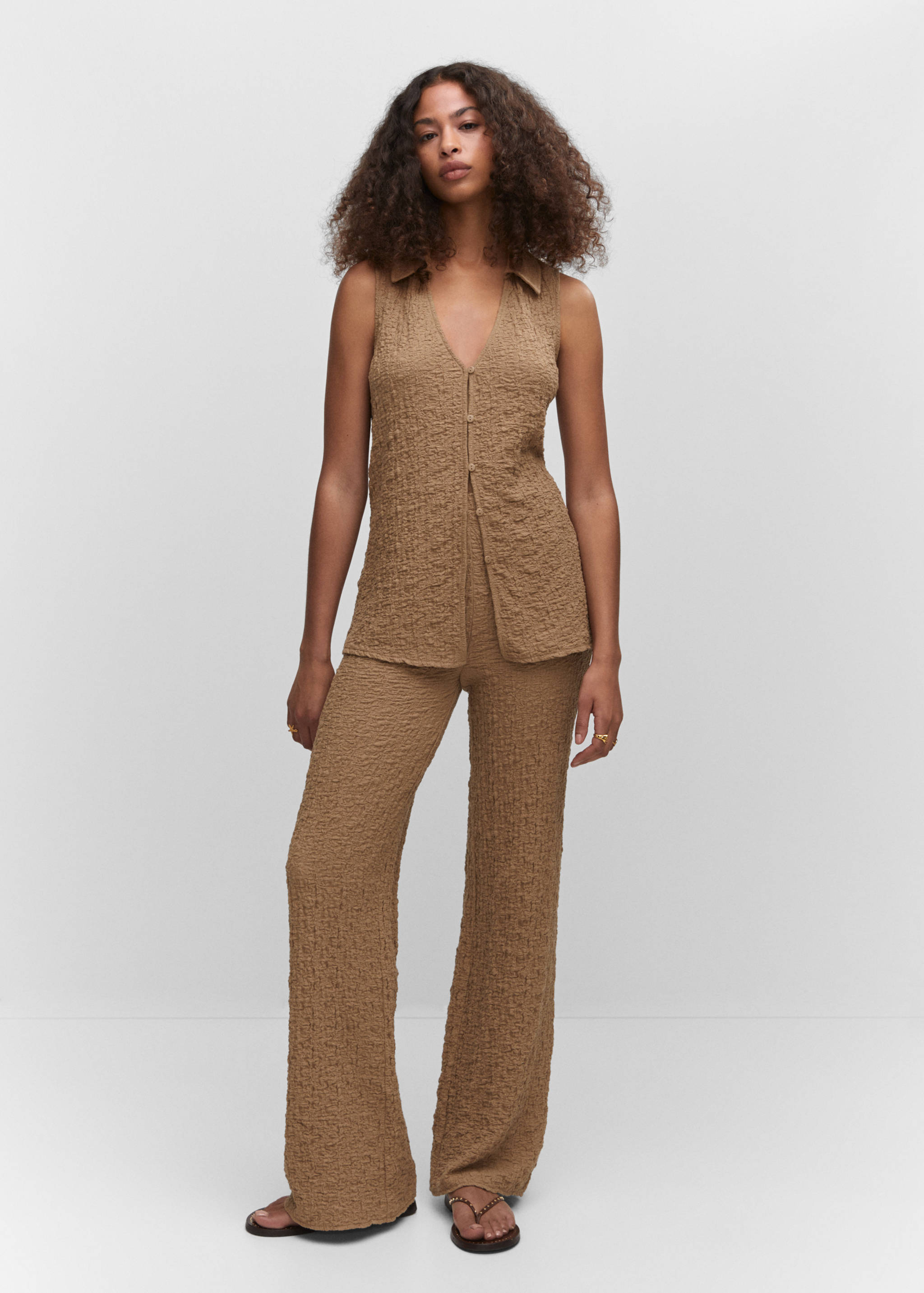 Getextureerd gilet met polokraag - Overzichtstekening