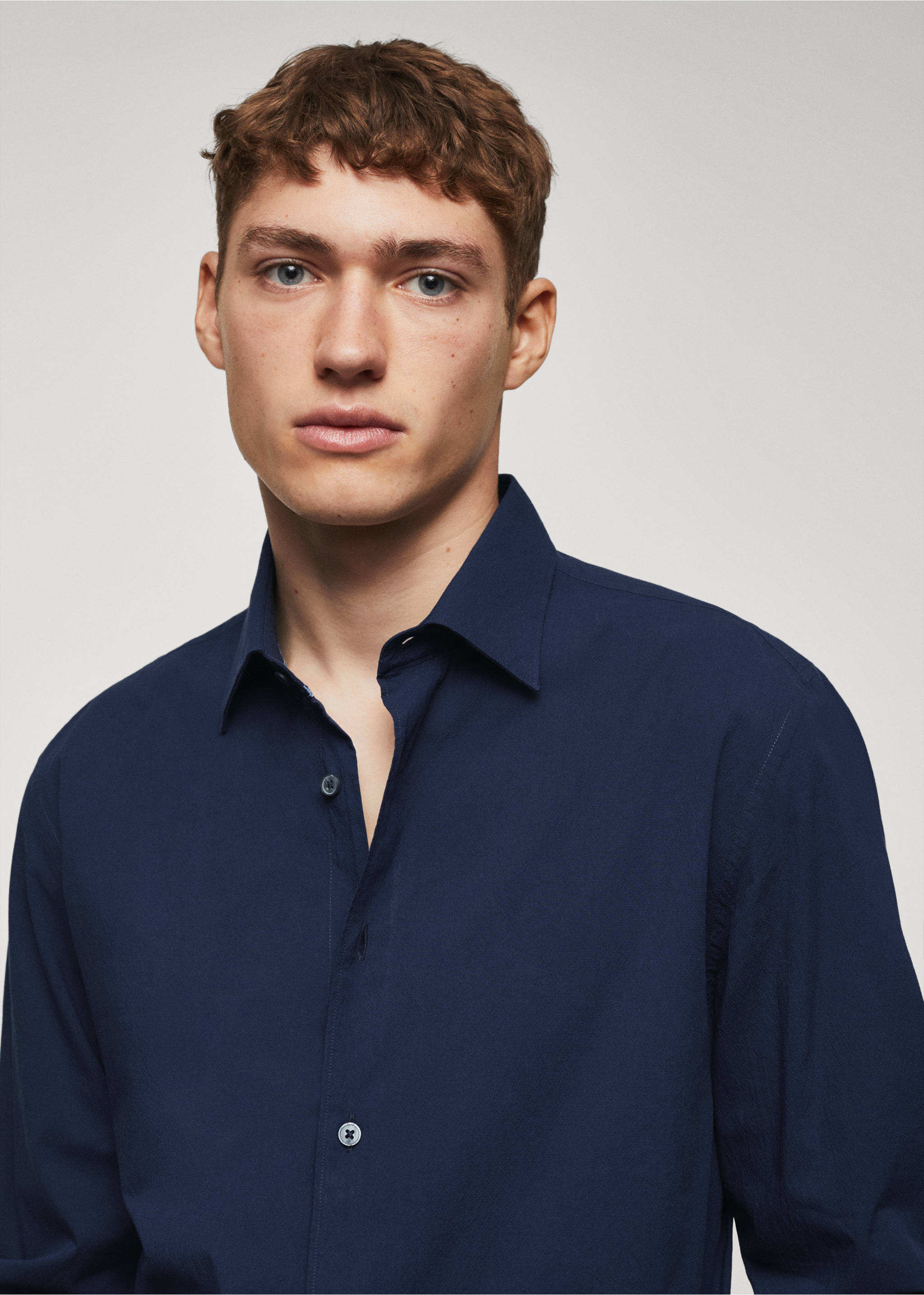 Chemise slim-fit coton seersucker - Détail de l'article 1, Bleu indigo. Ref: 57010584-00.