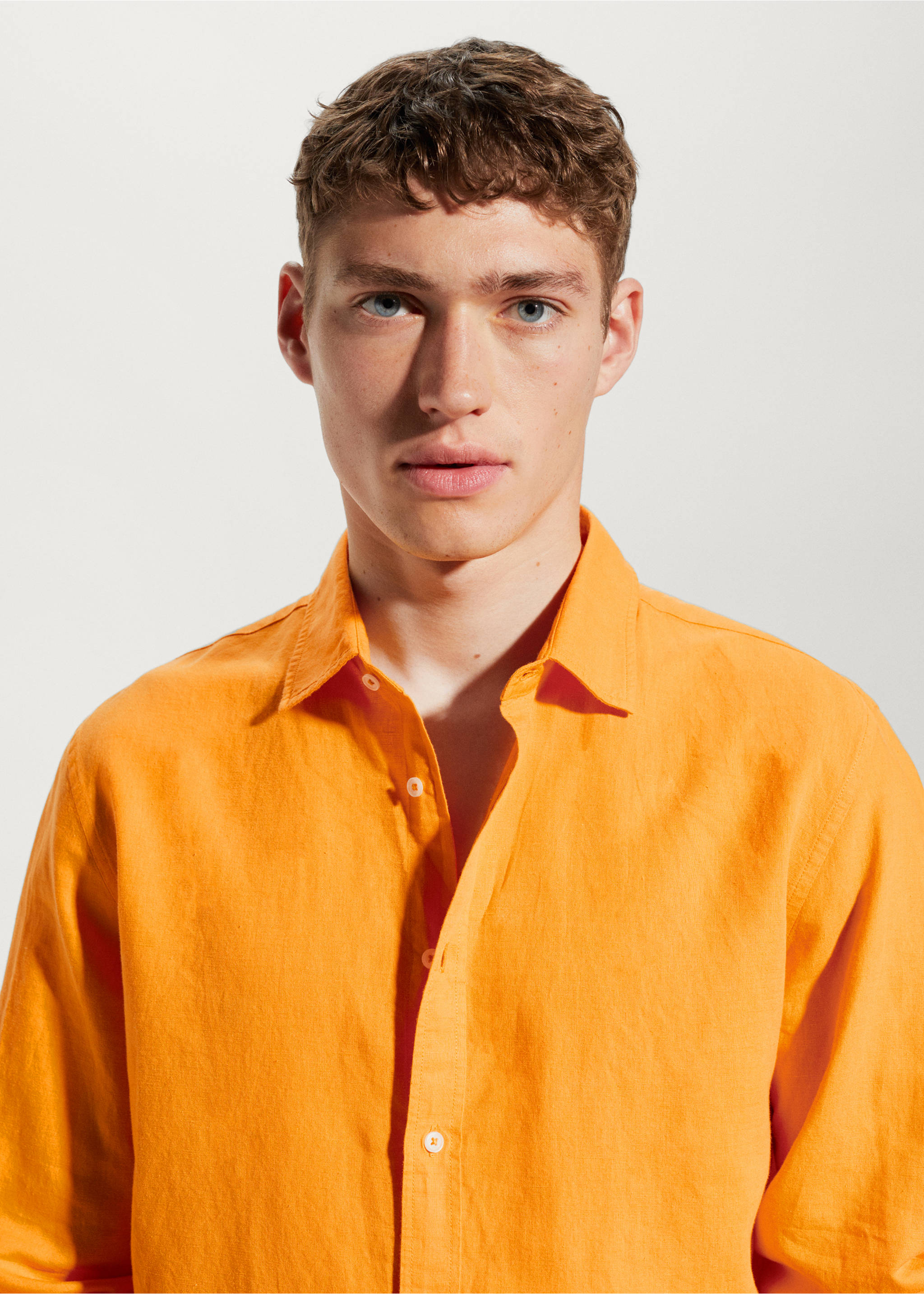 Regular-fit linen cotton shirt - Details of the article 1, Orange. Ref: 57010609-00.