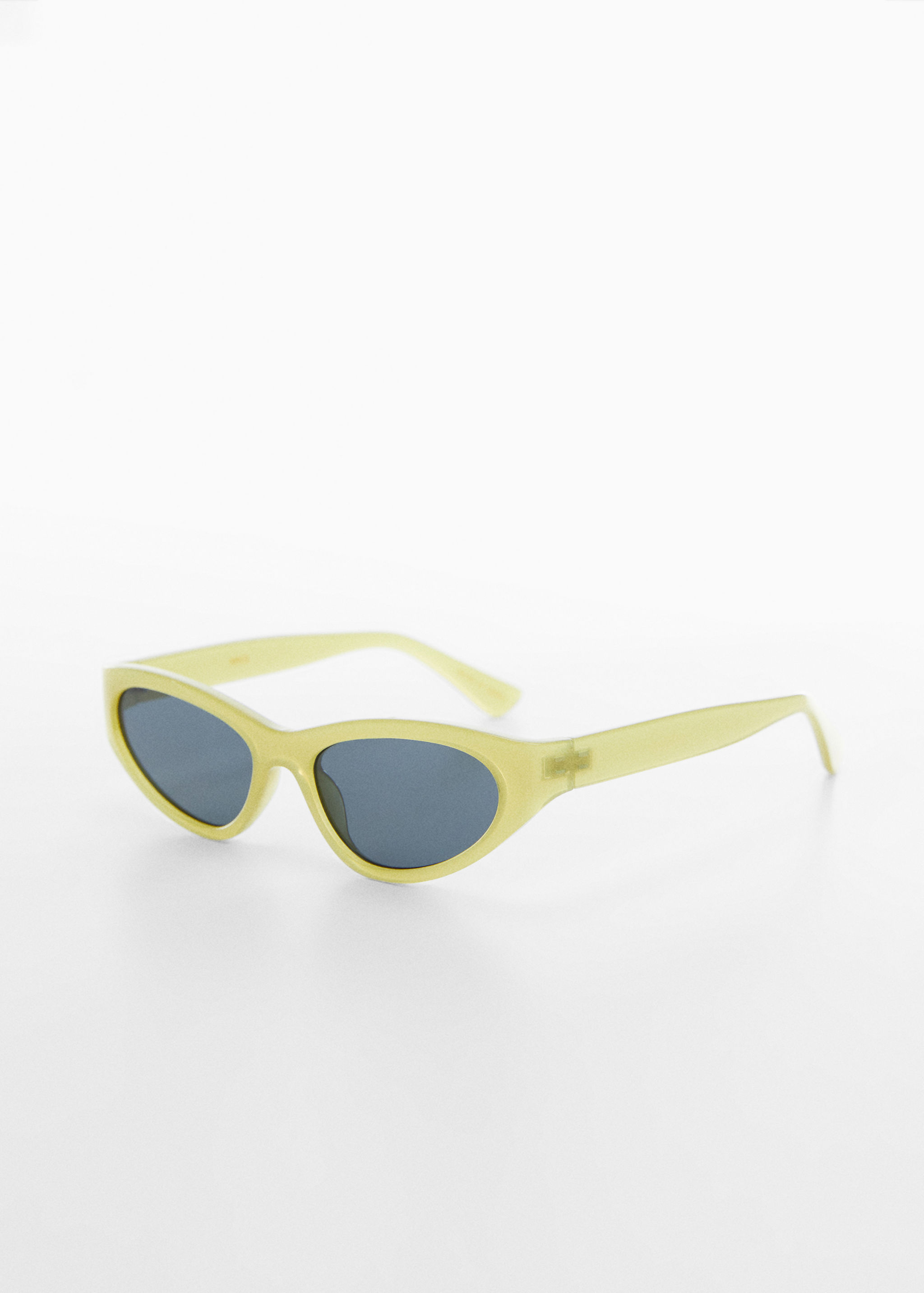 Gafas de sol retro - Plano medio