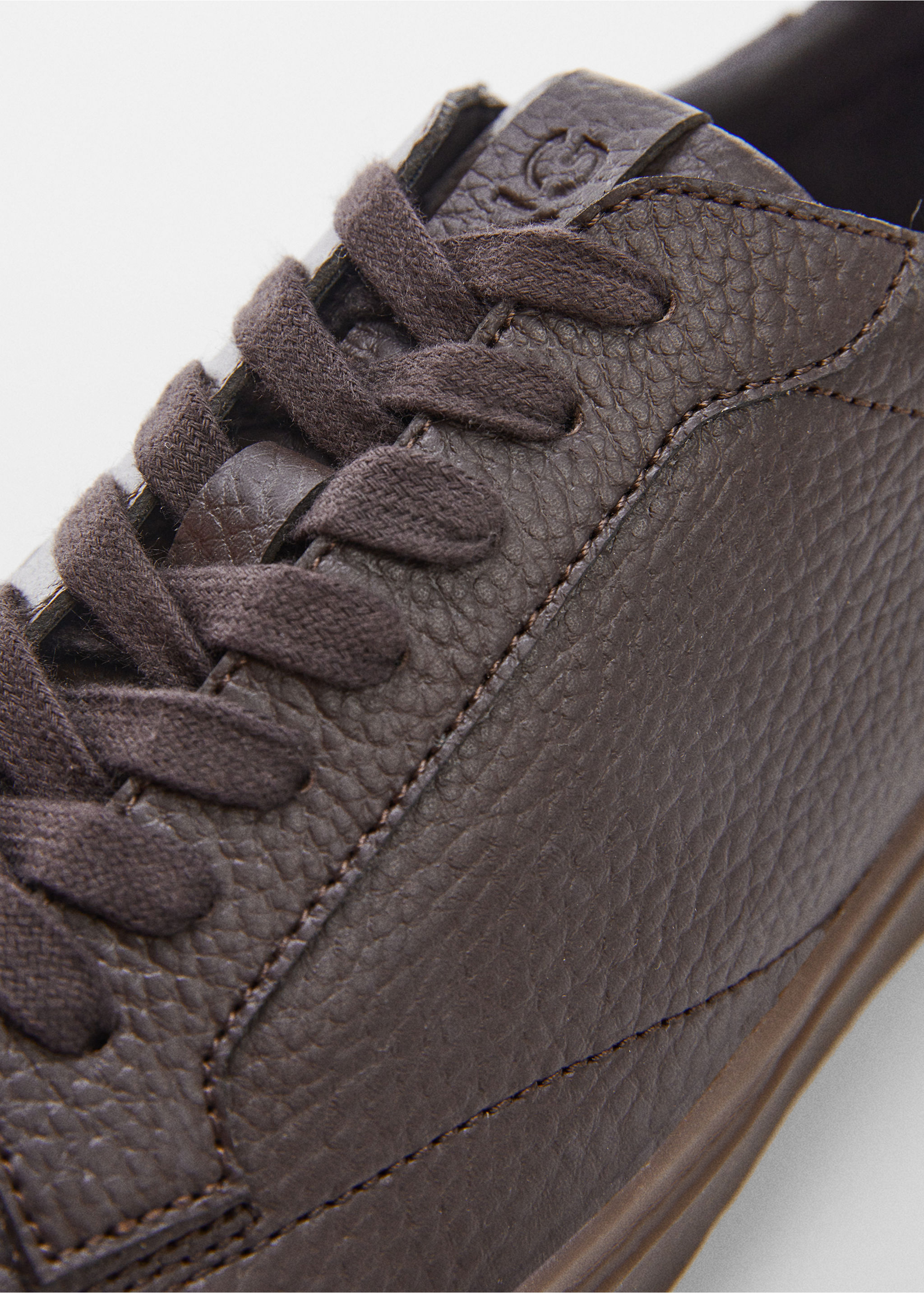 Sneaker aus Narbenleder - Detail des Artikels 3