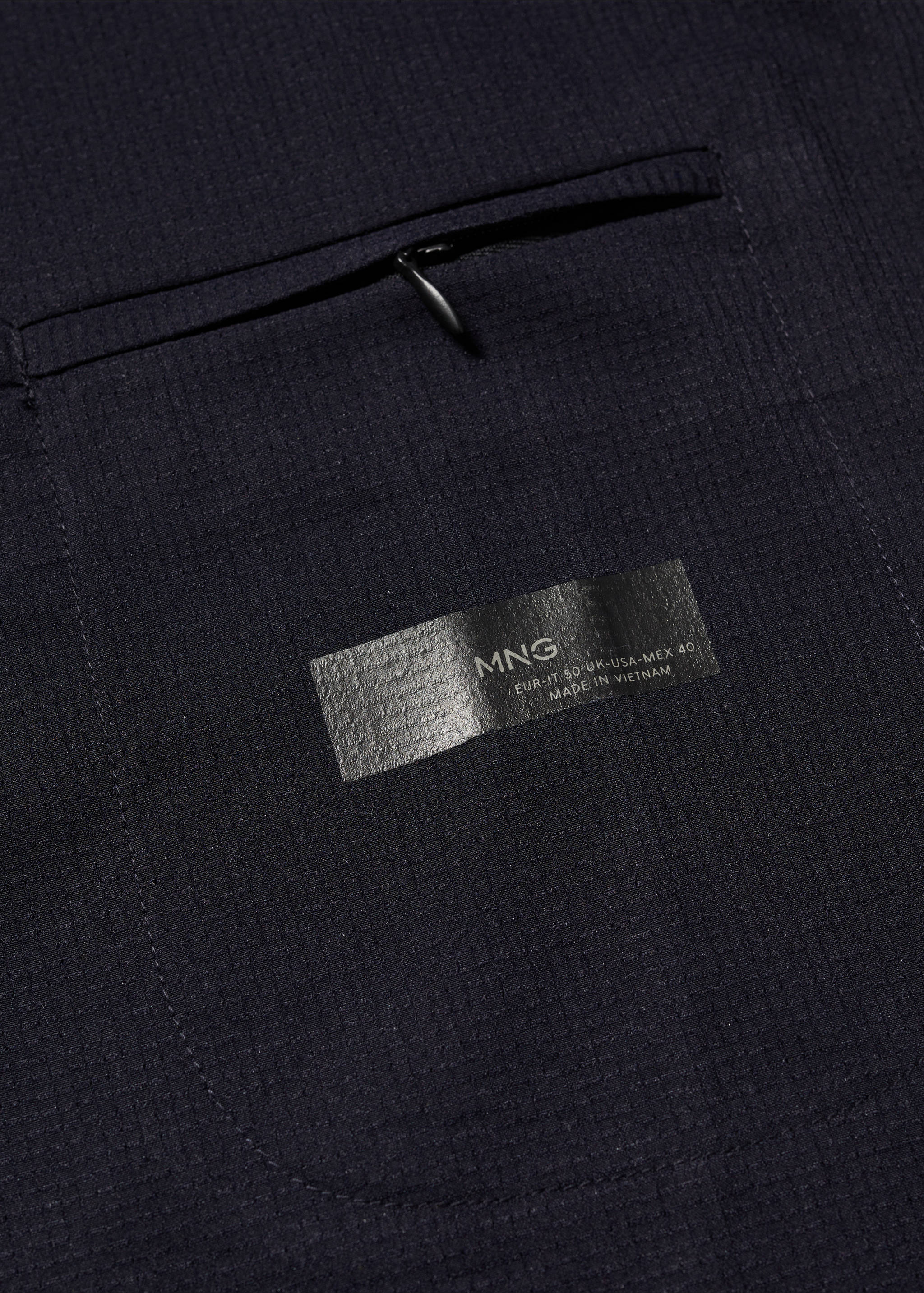 Water-repellent jacket with pockets - Details of the article 8, Navy. Ref: 57010712-00.