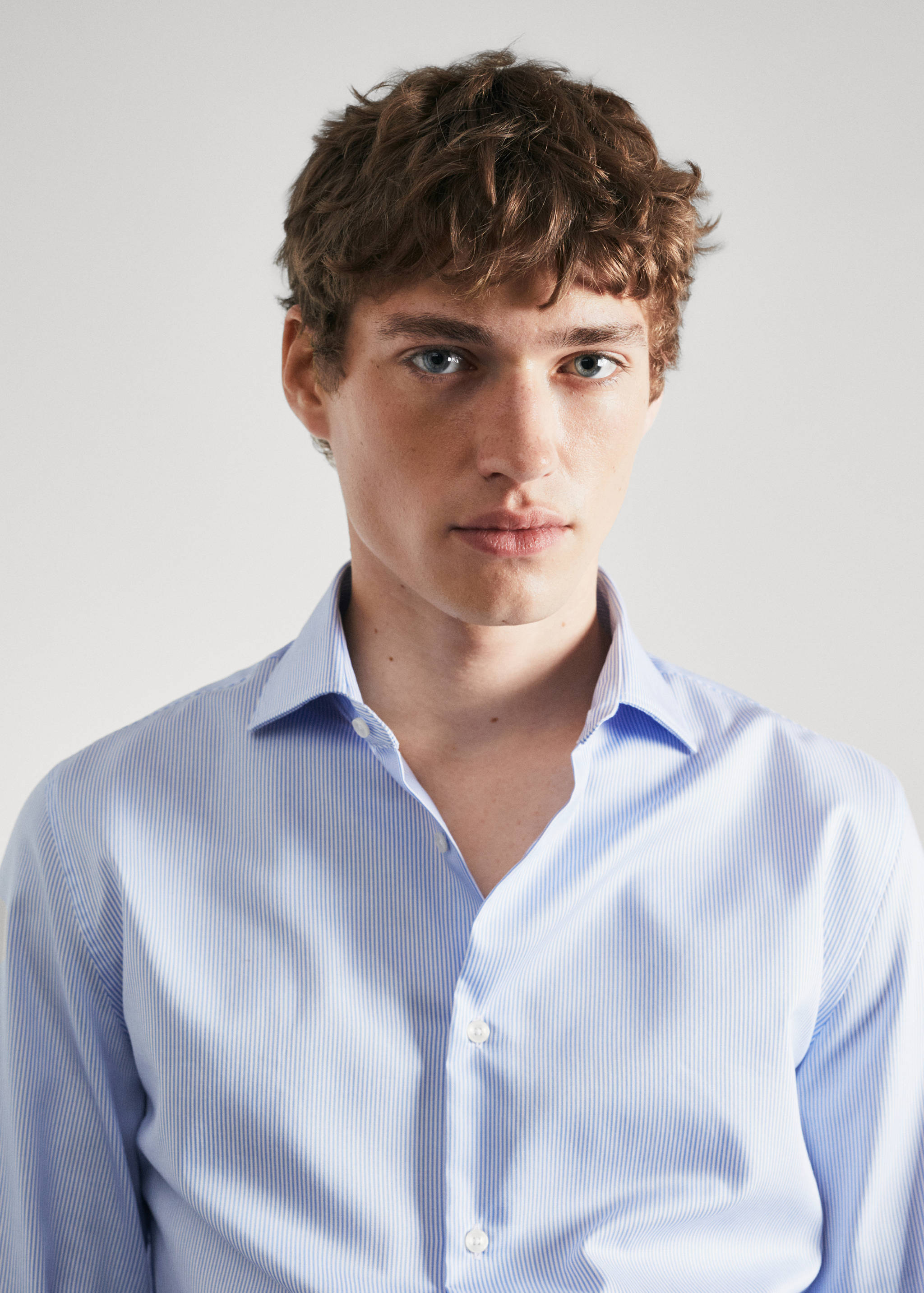 Öltönying slim fit ezercsíkos twill - A termék adatai 1