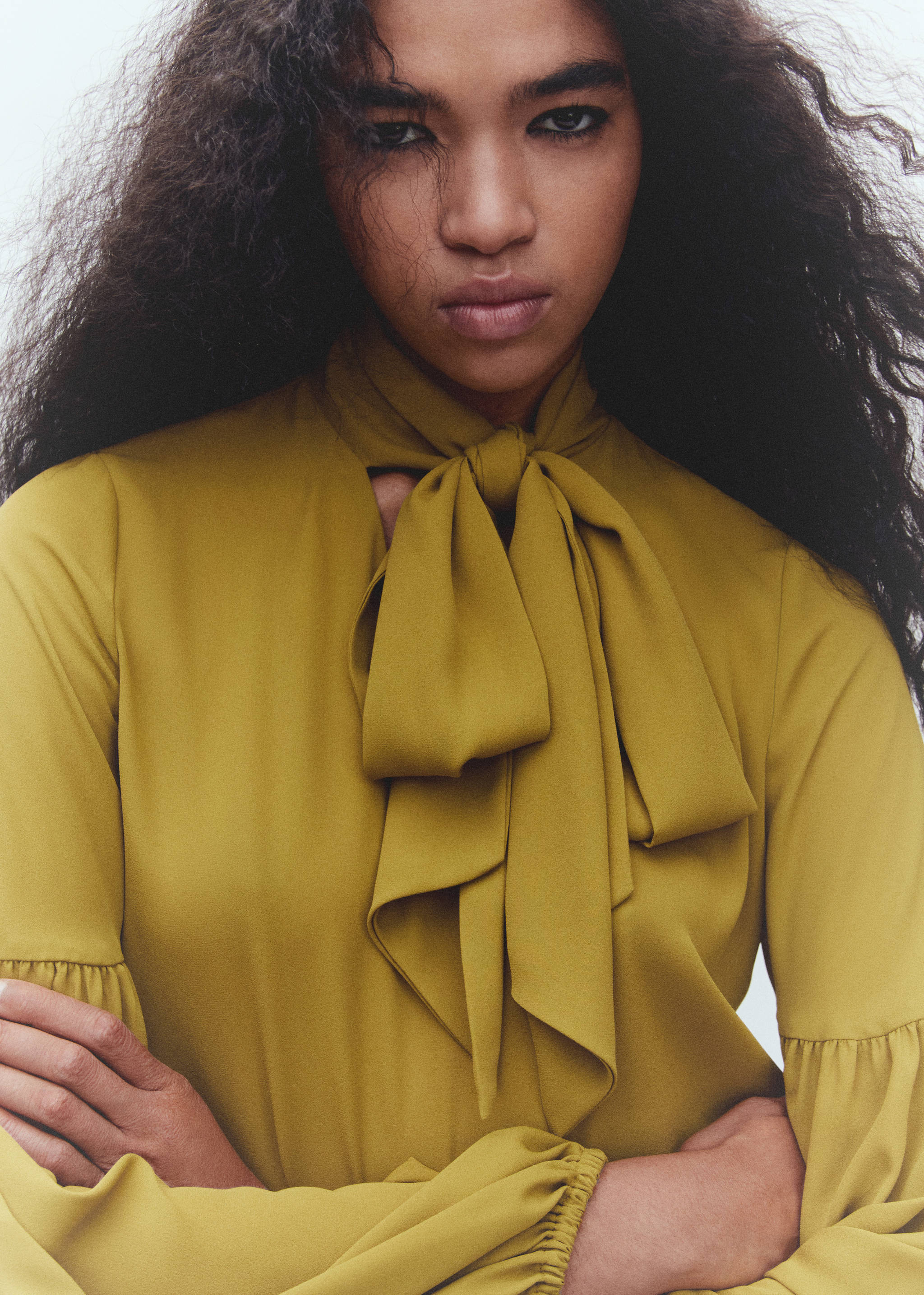 Blouse with puffed sleeves and bow - Details of the article 6