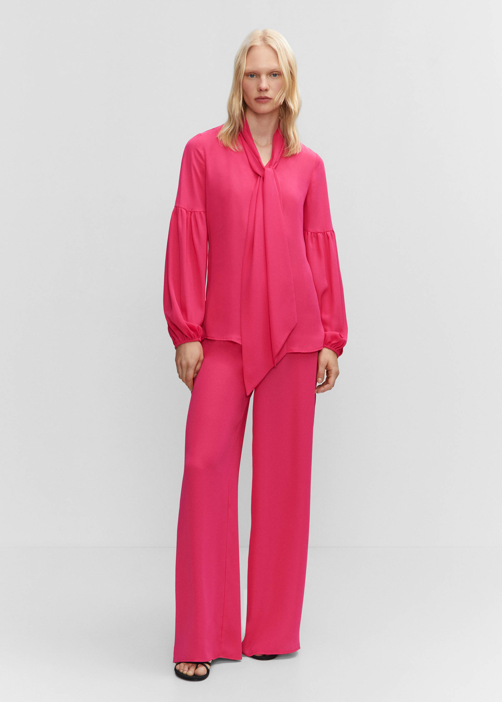 Blouse with puffed sleeves and bow - General plane