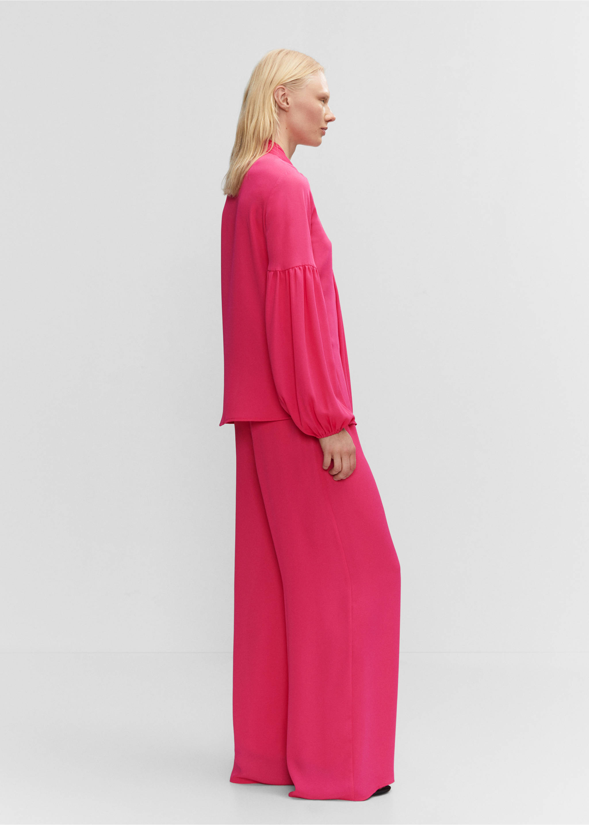 Blouse with puffed sleeves and bow - Details of the article 4, Fuchsia. Ref: 57010726-00.