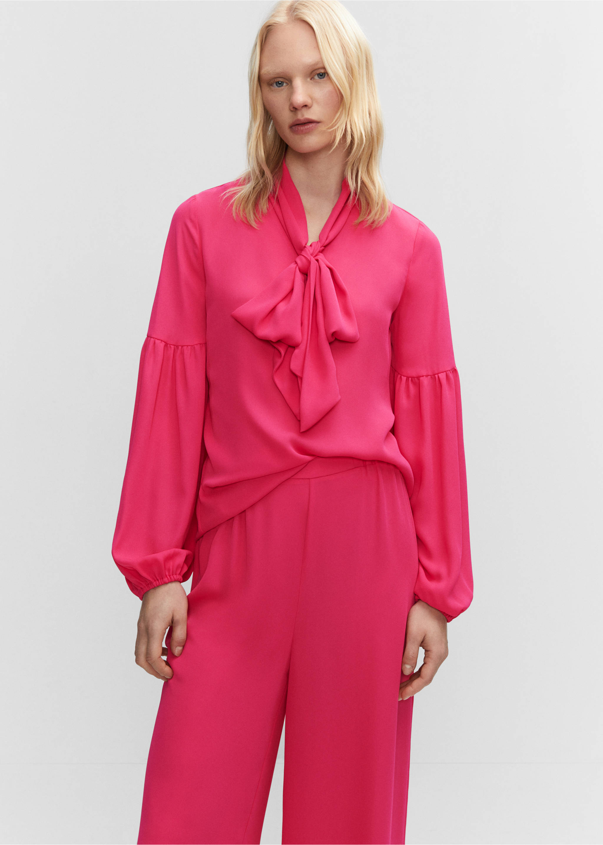 Blouse with puffed sleeves and bow - Details of the article 2, Fuchsia. Ref: 57010726-00.
