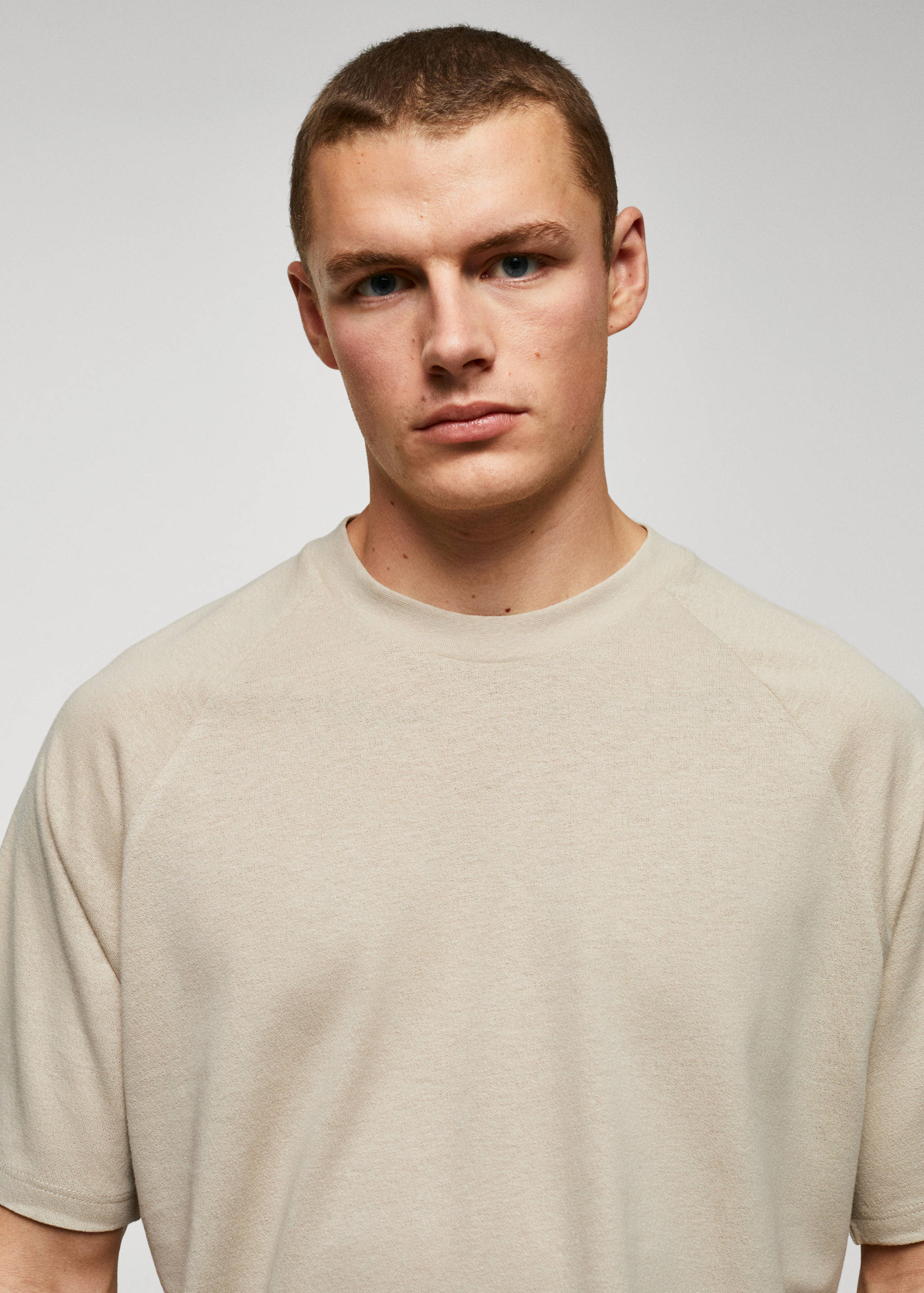 Textured cotton-linen t-shirt - Details of the article 1