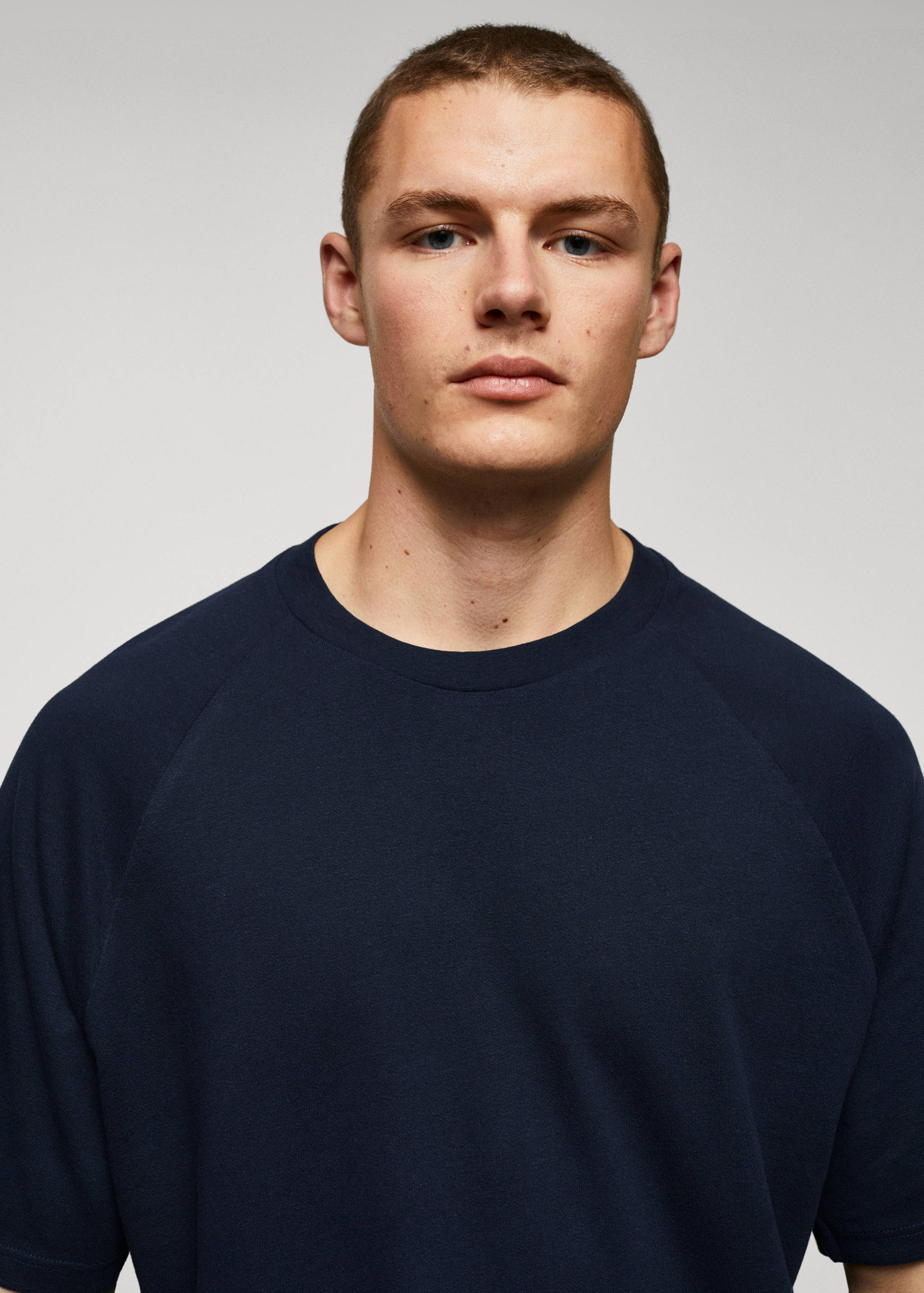 Textured cotton-linen t-shirt - Details of the article 1