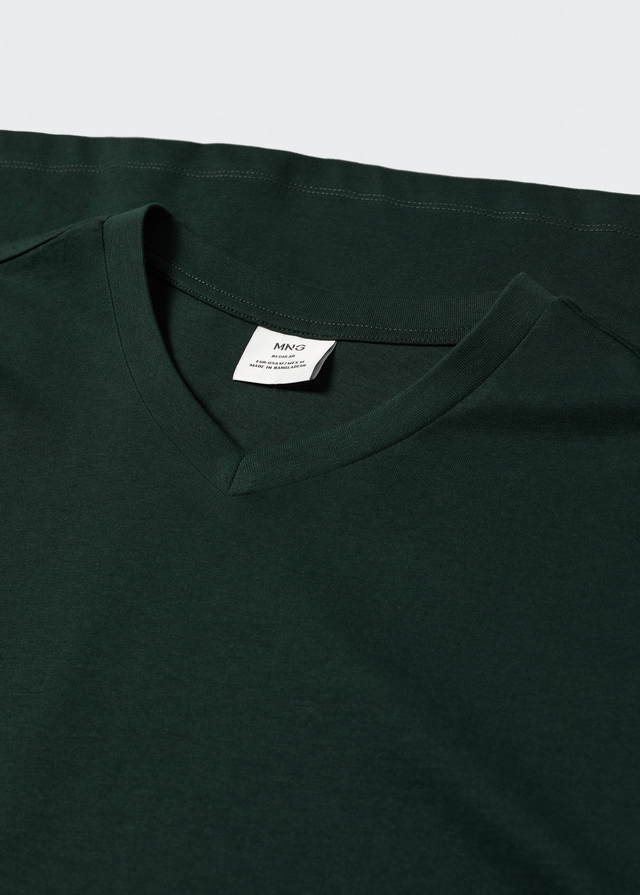Basic-Baumwollshirt mit V-Ausschnitt - Detail des Artikels 8