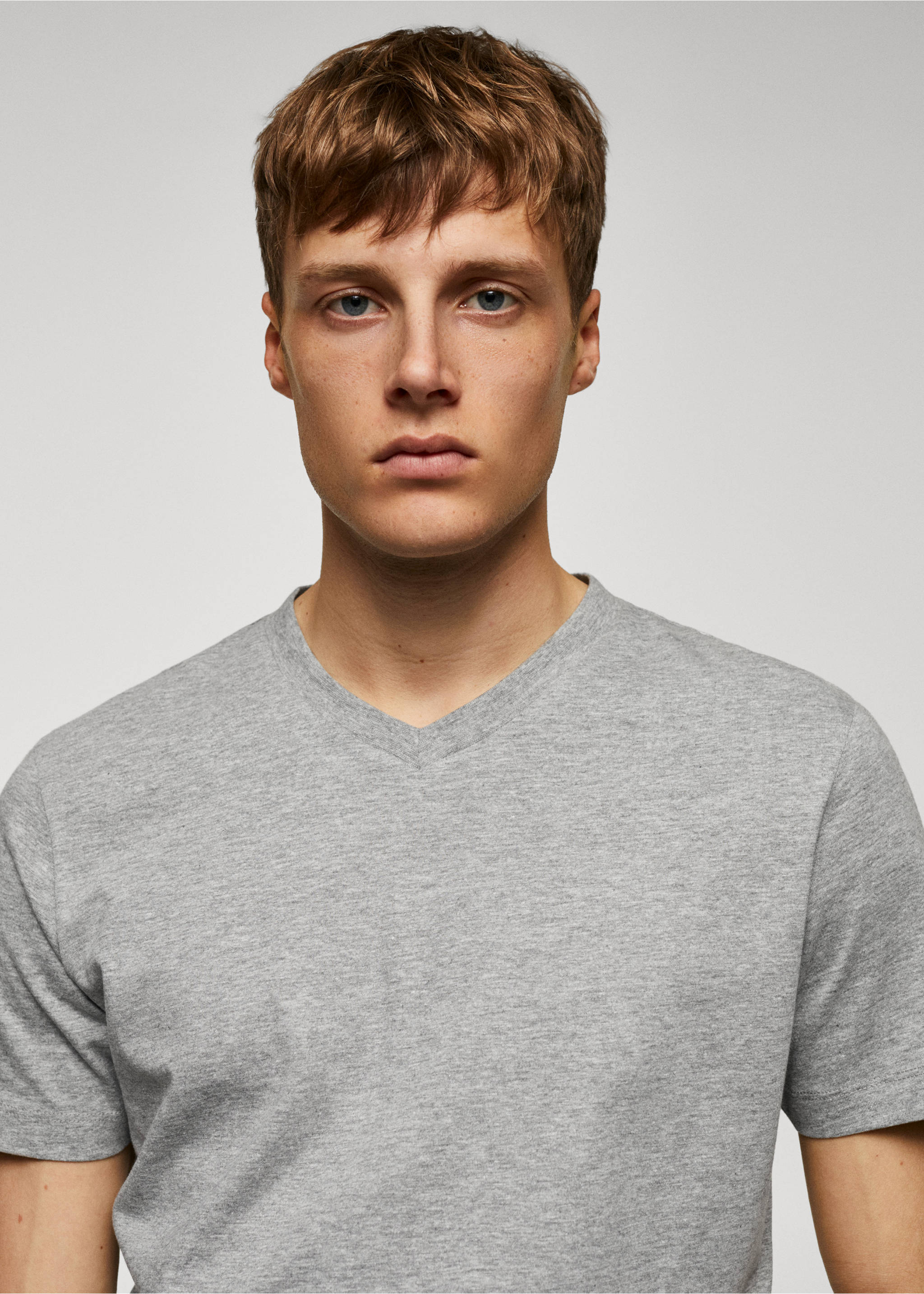 Basic cotton V-neck T-shirt - Details of the article 1, Medium Heather Grey. Ref: 57010794-00.
