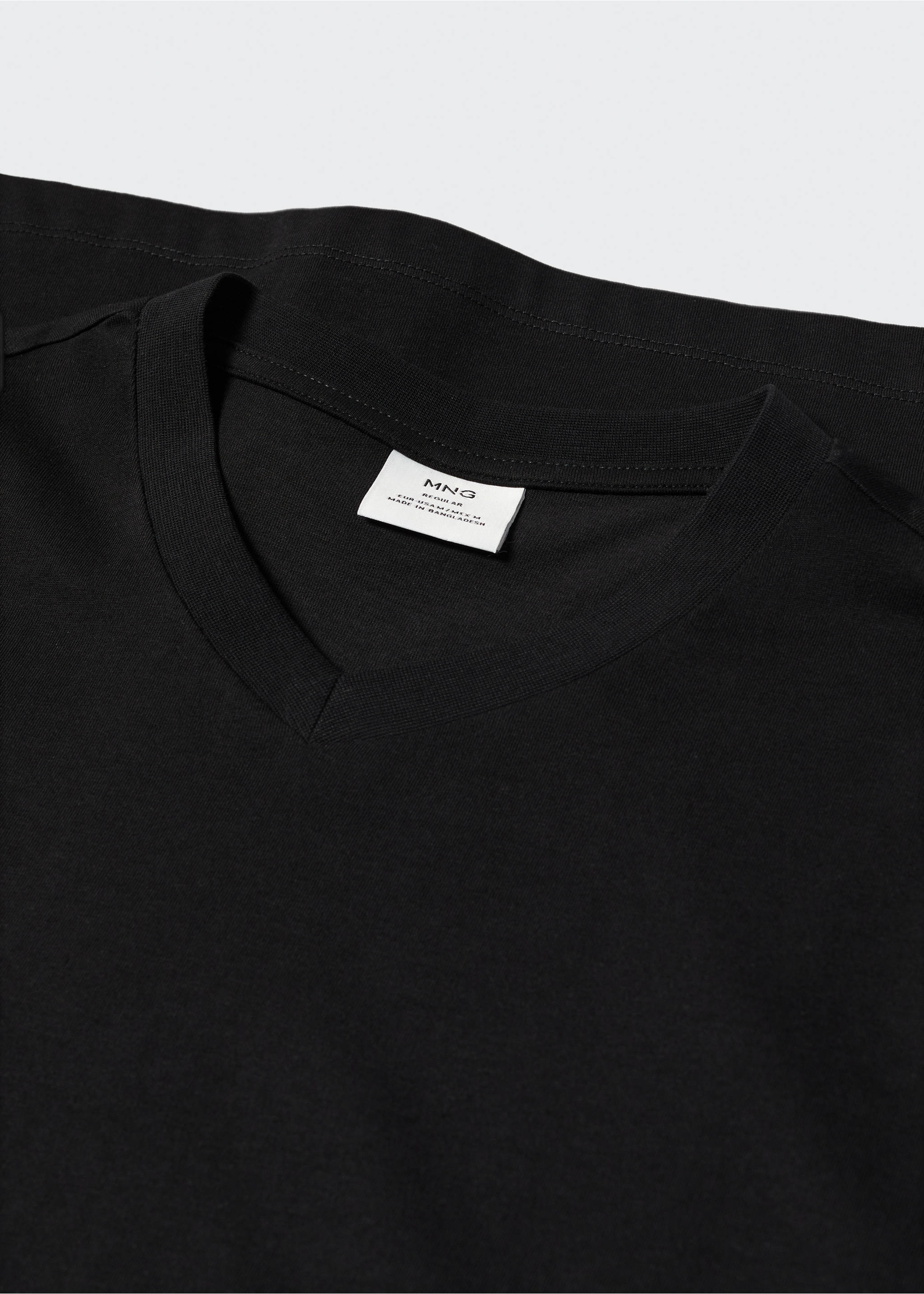 Basic cotton V-neck T-shirt - Details of the article 8, Black. Ref: 57010794-00.