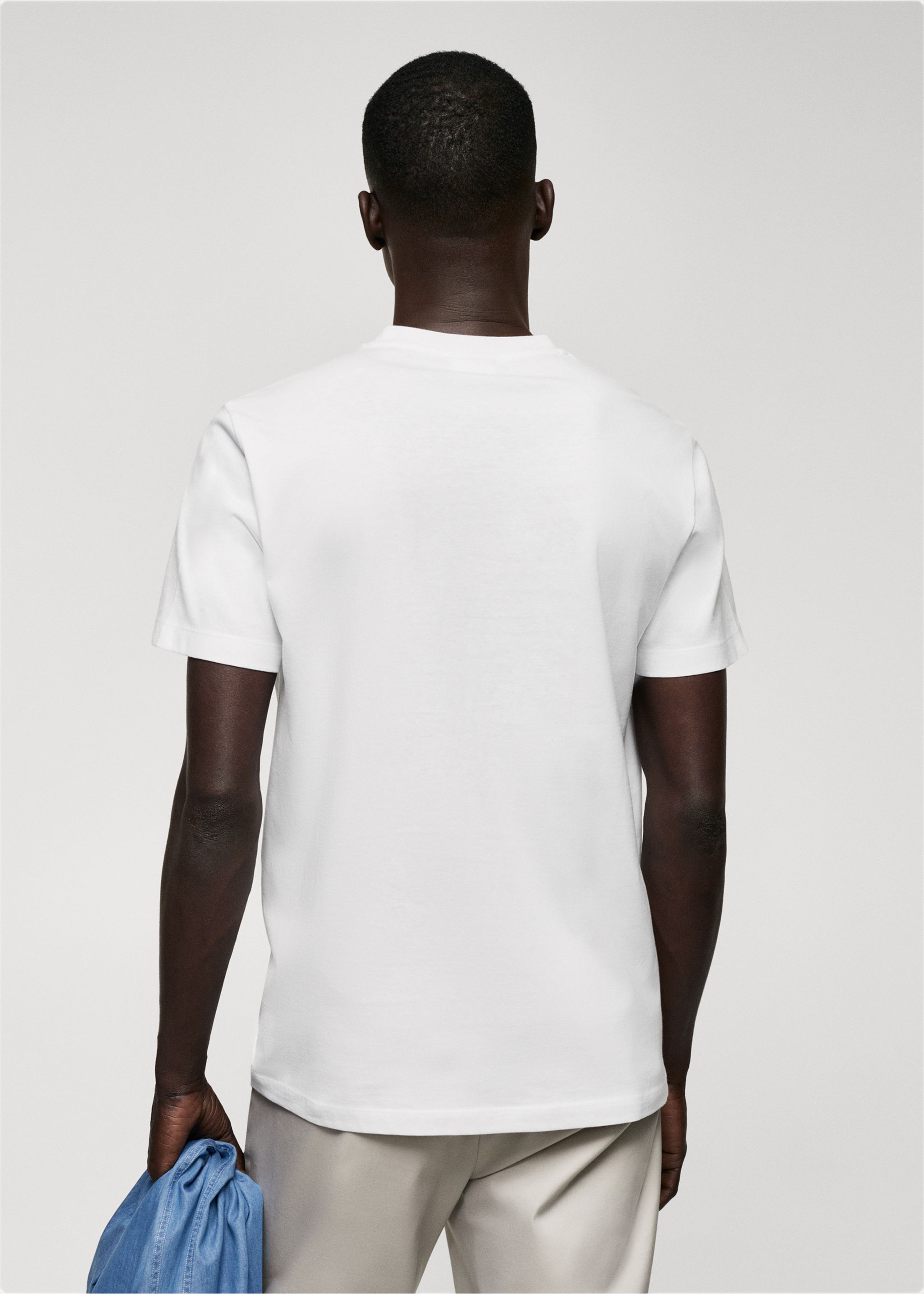 Basic cotton V-neck T-shirt - Reverse of the article