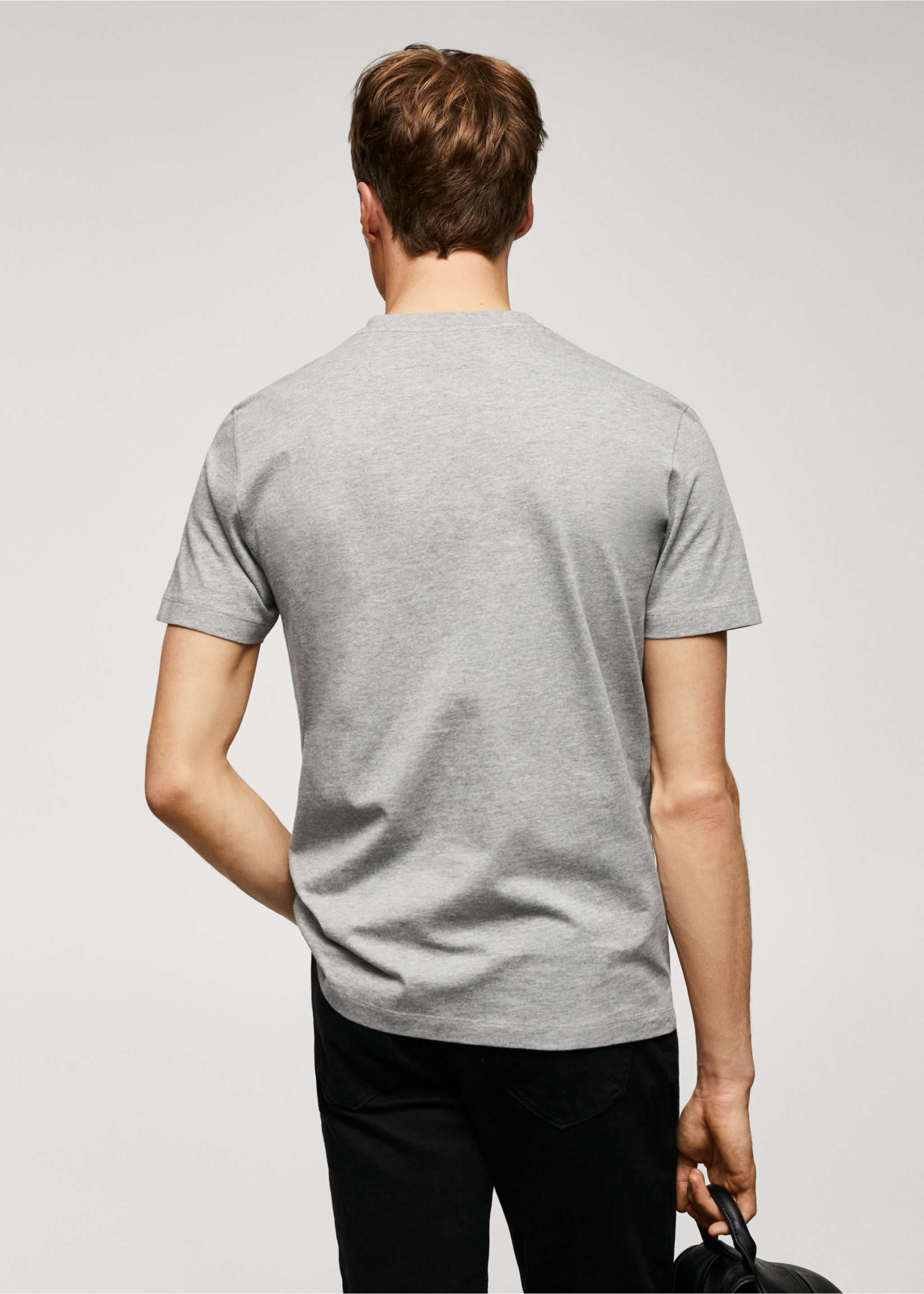 Basic cotton V-neck T-shirt - Reverse of the article