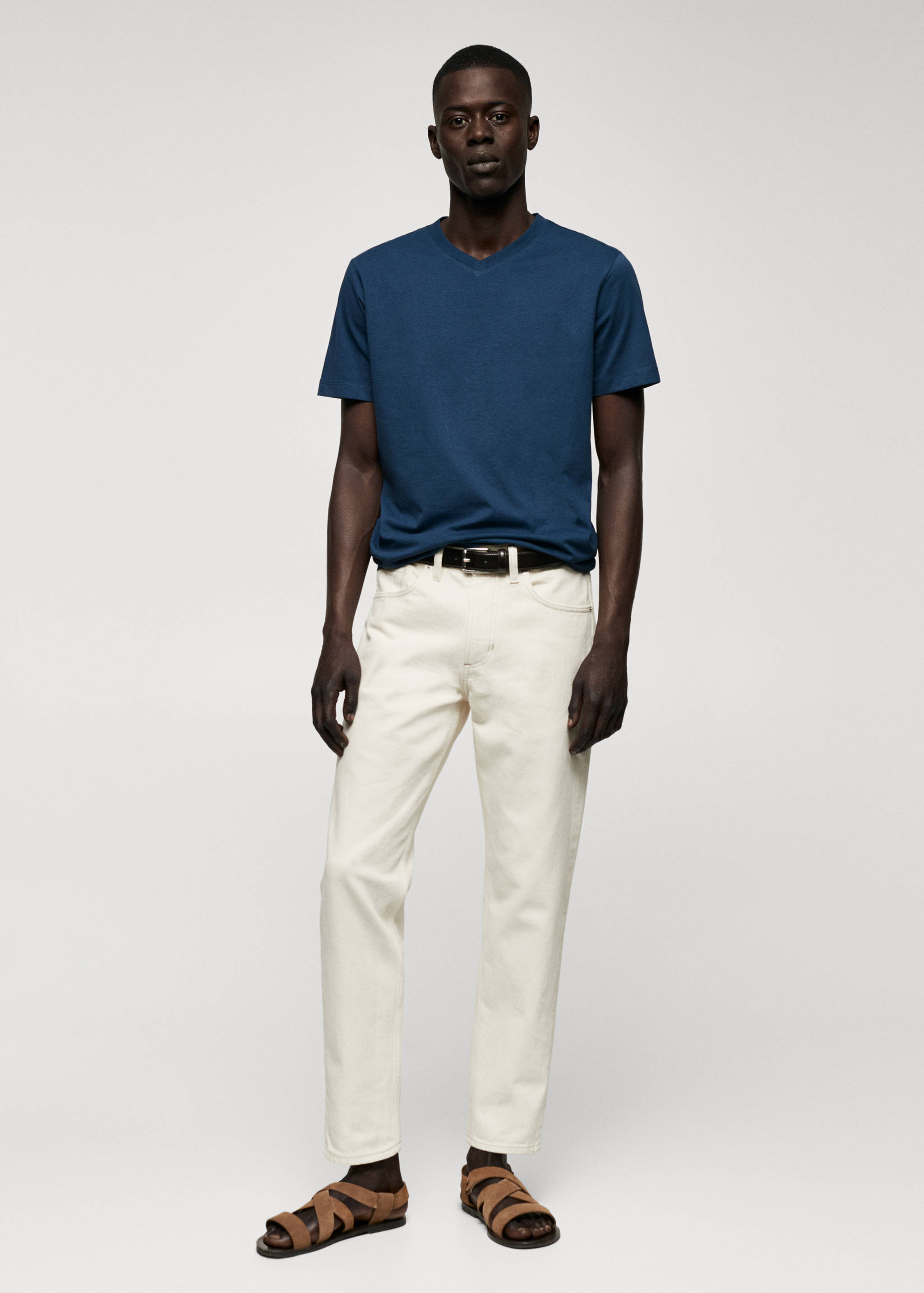 Basic-Baumwollshirt mit V-Ausschnitt - Allgemeine Ansicht