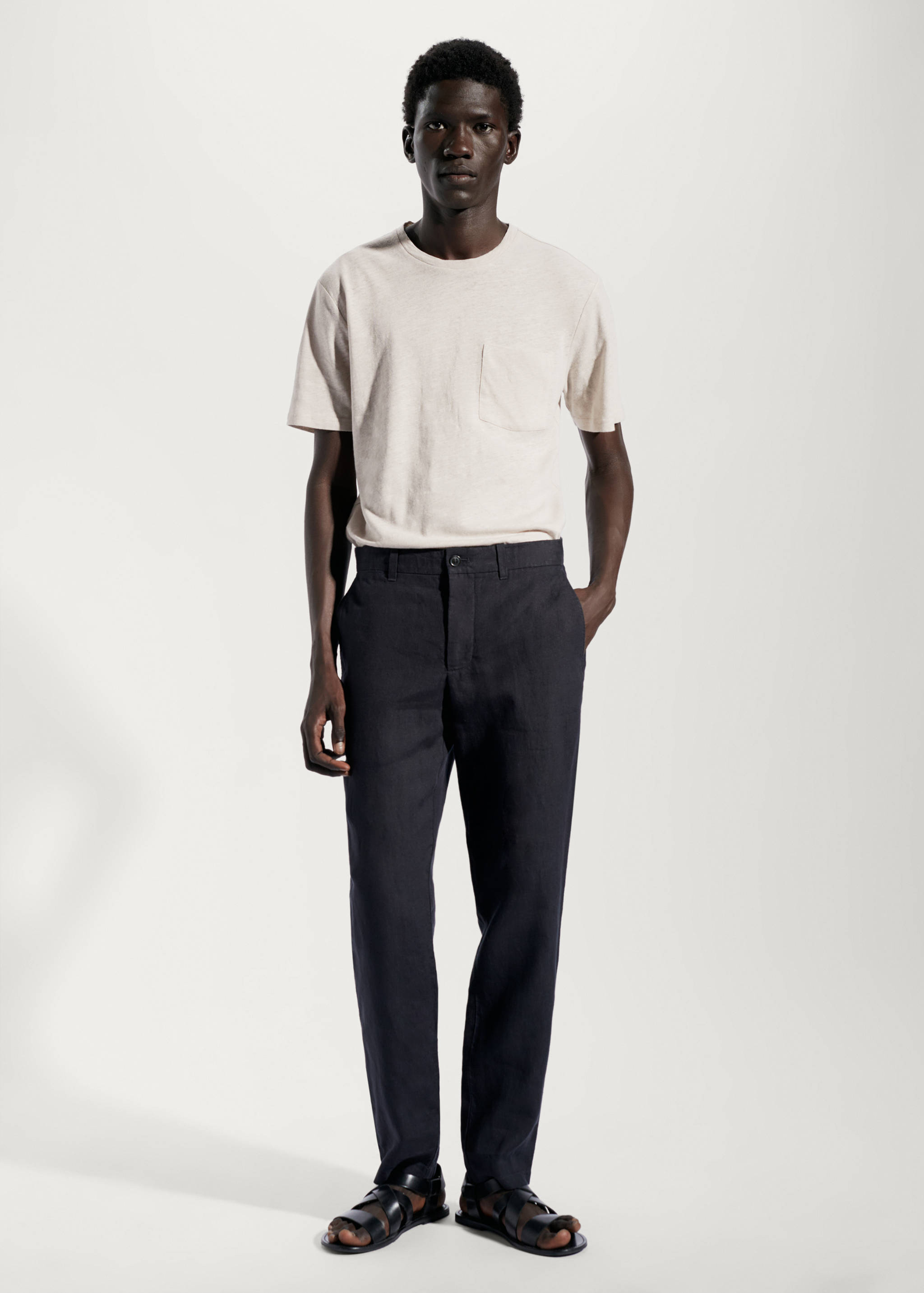 T-Shirt aus Baumwoll-Leinen-Gemisch mit Tasche - Allgemeine Ansicht