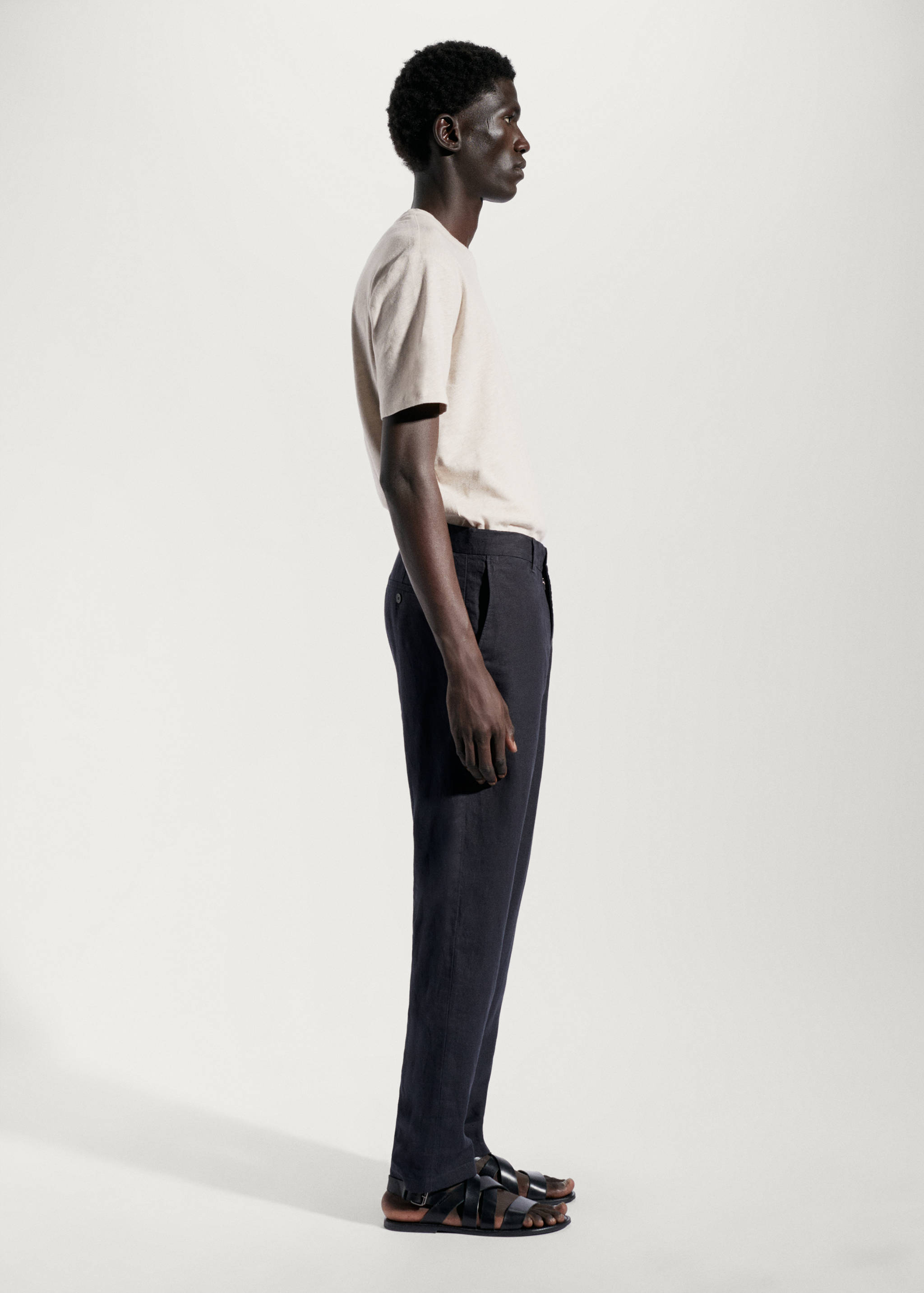 T-Shirt aus Baumwoll-Leinen-Gemisch mit Tasche - Detail des Artikels 2