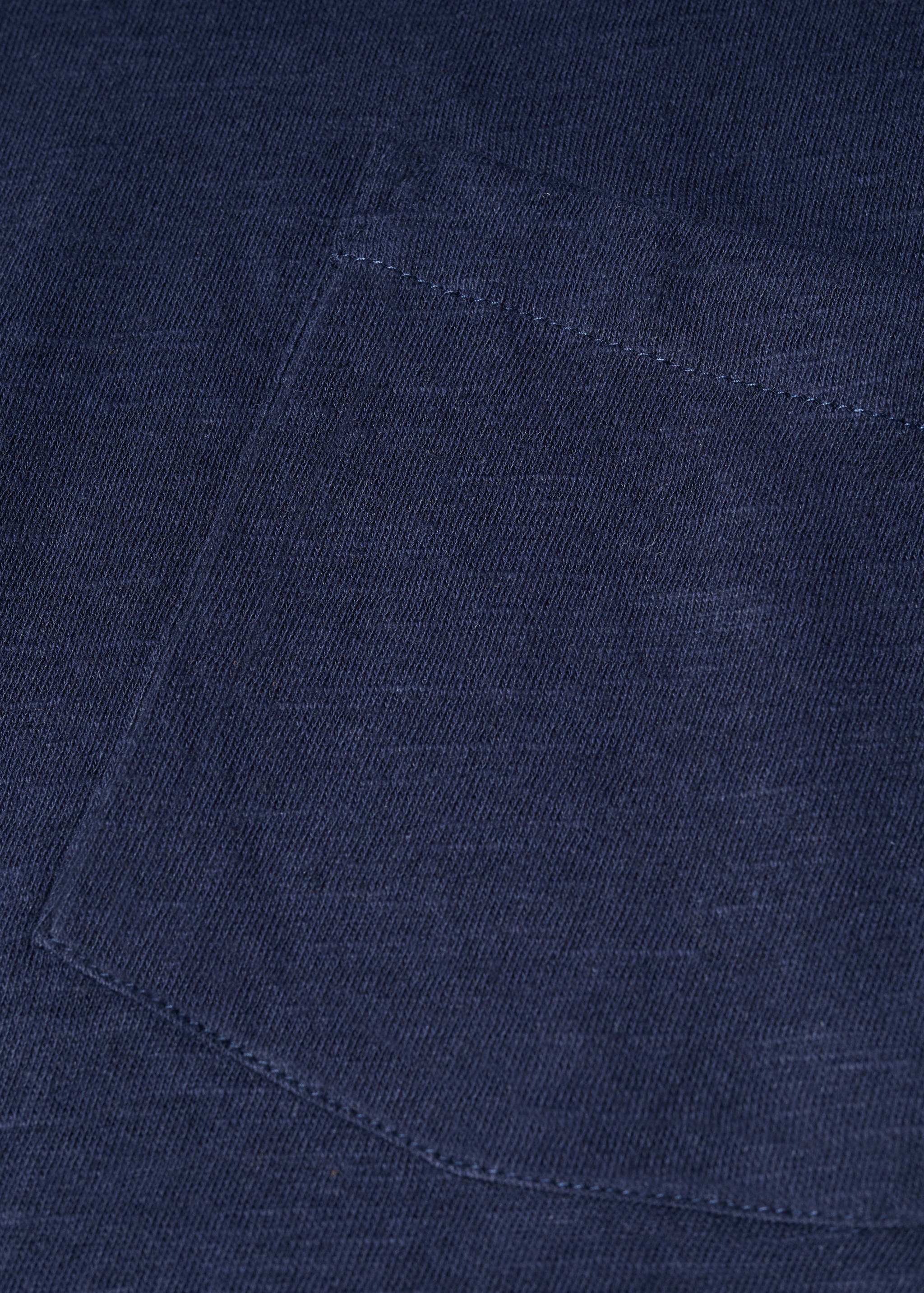 T-Shirt aus Baumwoll-Leinen-Gemisch mit Tasche - Detail des Artikels 8