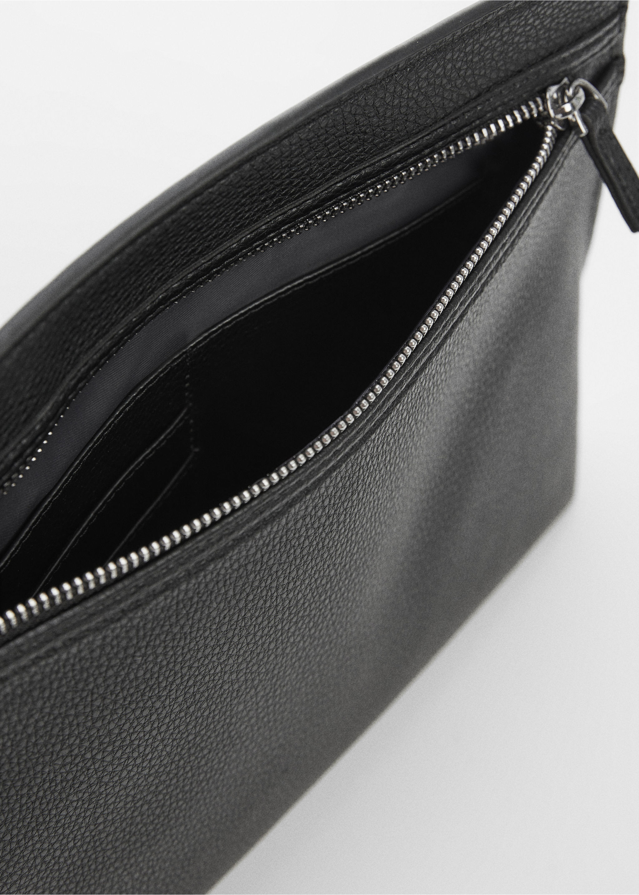Leather-effect case - Details of the article 1