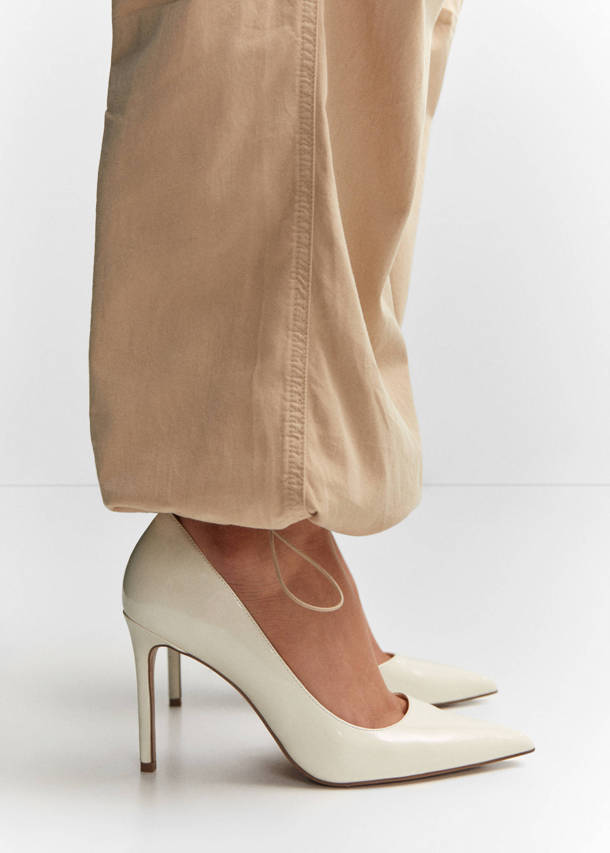 Asymmetrical heeled shoes - Details of the article 9