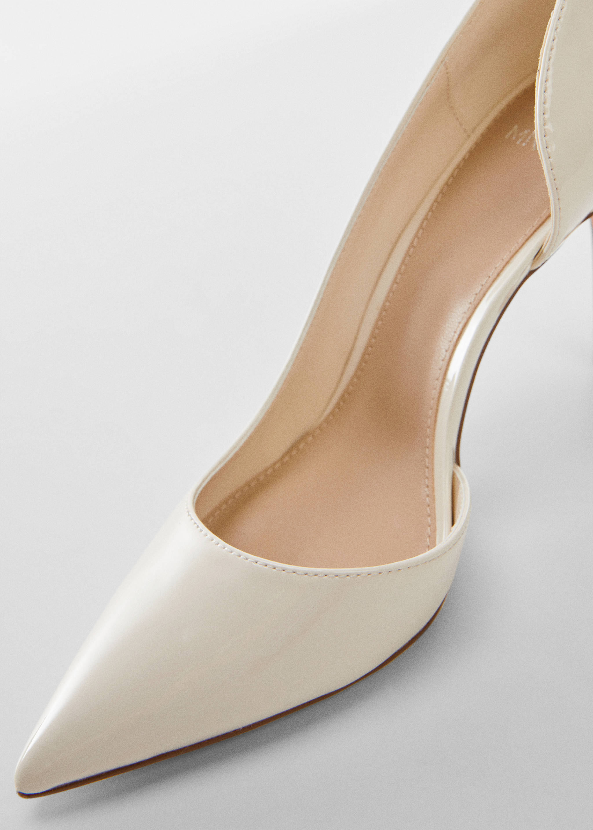 Asymmetrical heeled shoes - Details of the article 1