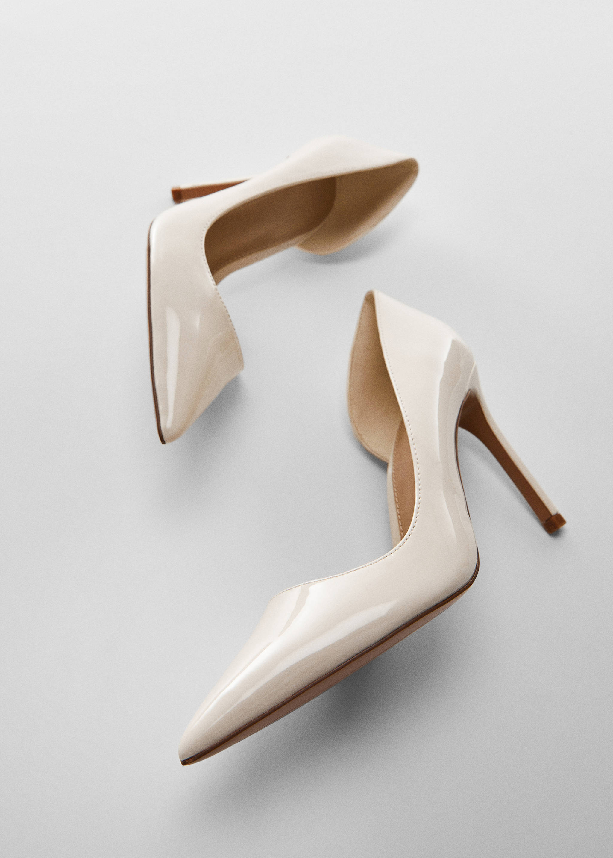 Asymmetrical heeled shoes - Details of the article 5